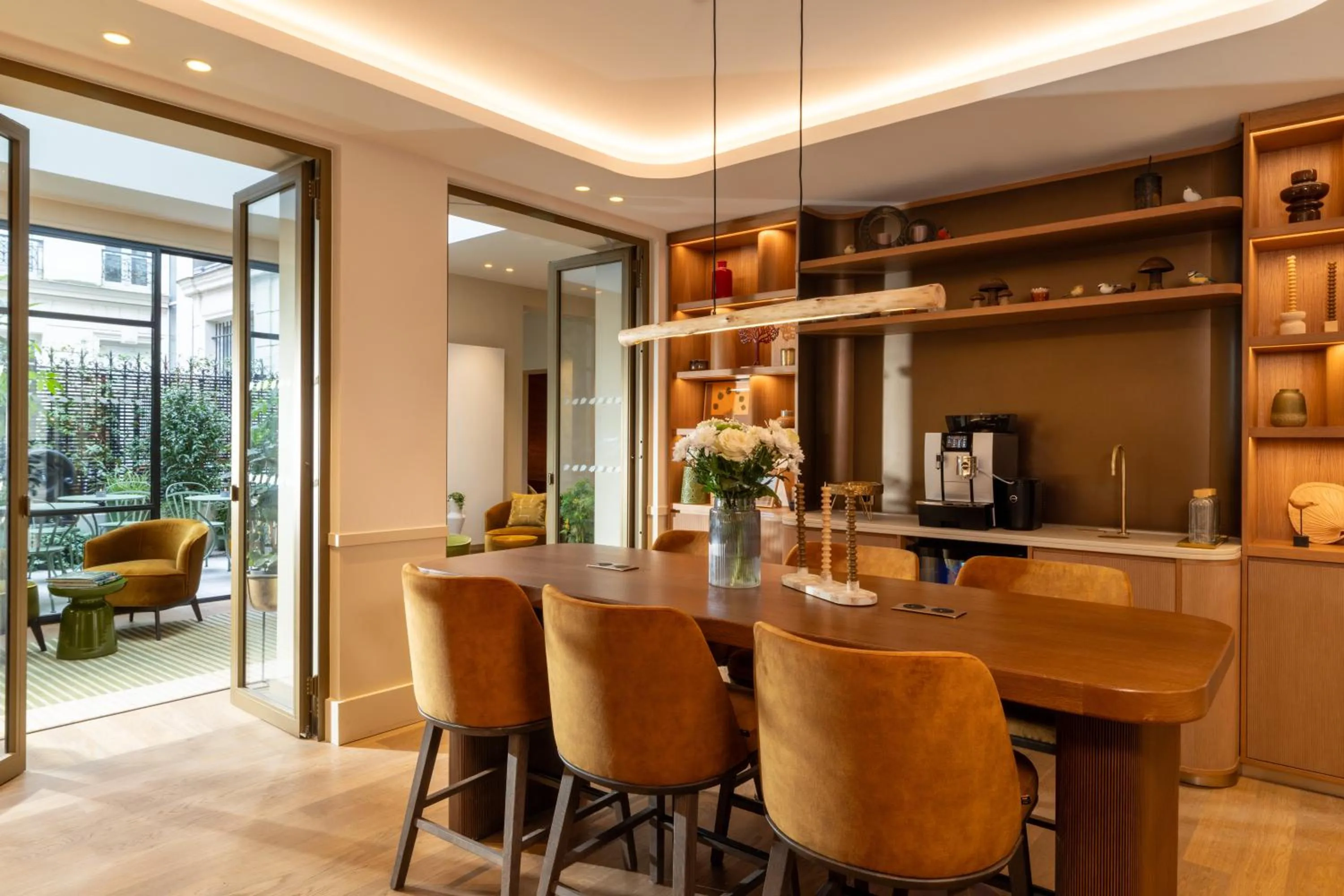 Living room in Hôtel Le Cardinal