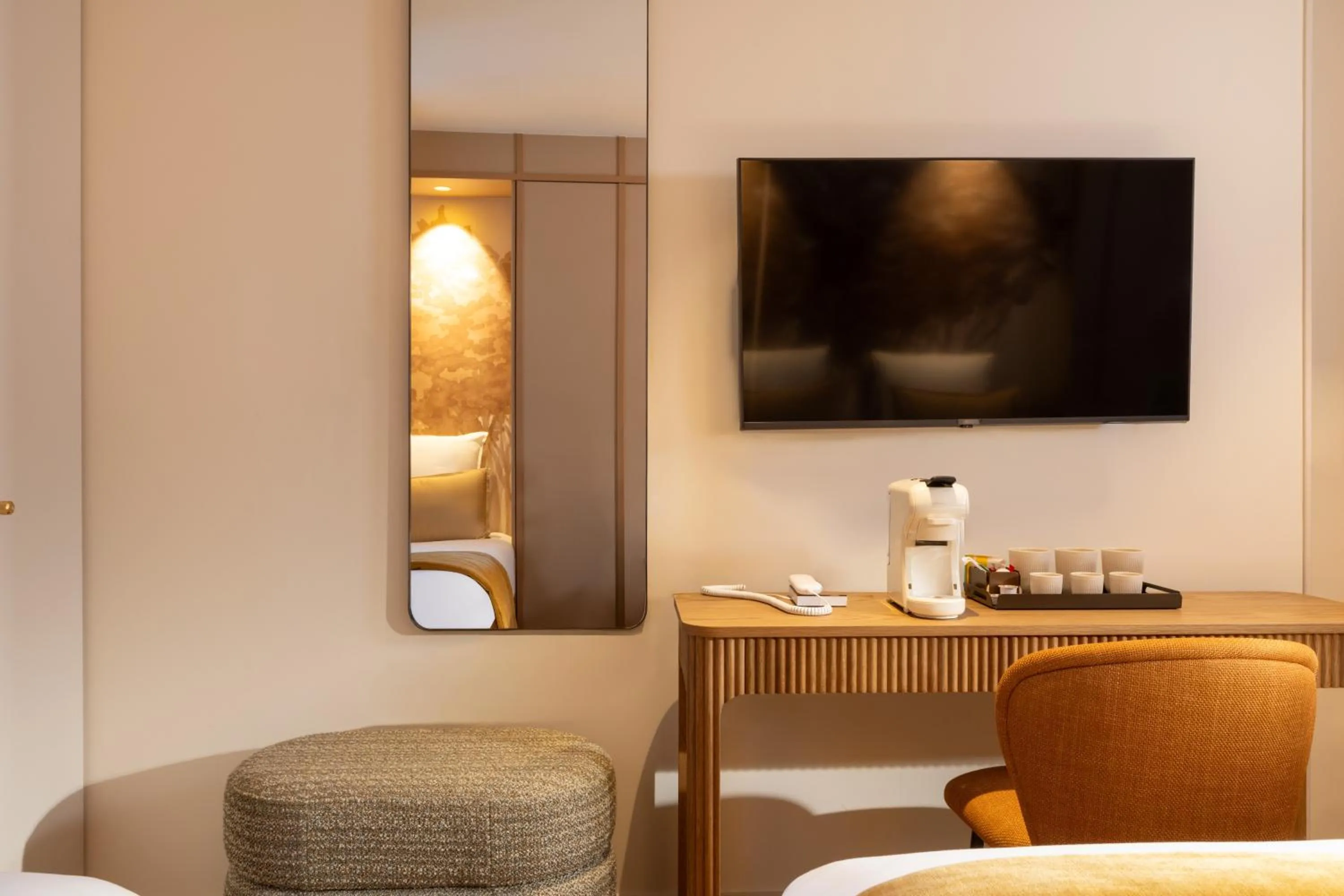 TV and multimedia in Hôtel Le Cardinal