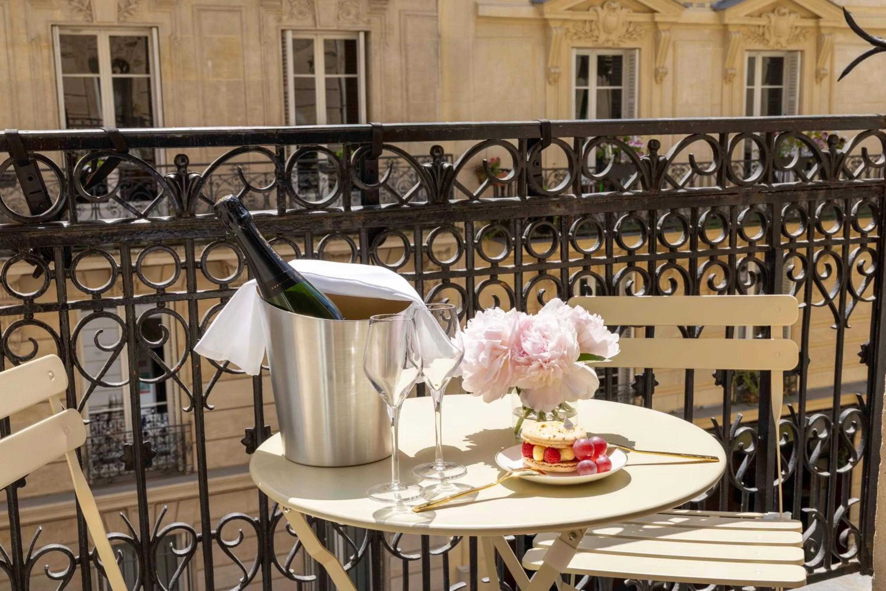 Balcony/Terrace in Hôtel Le Cardinal