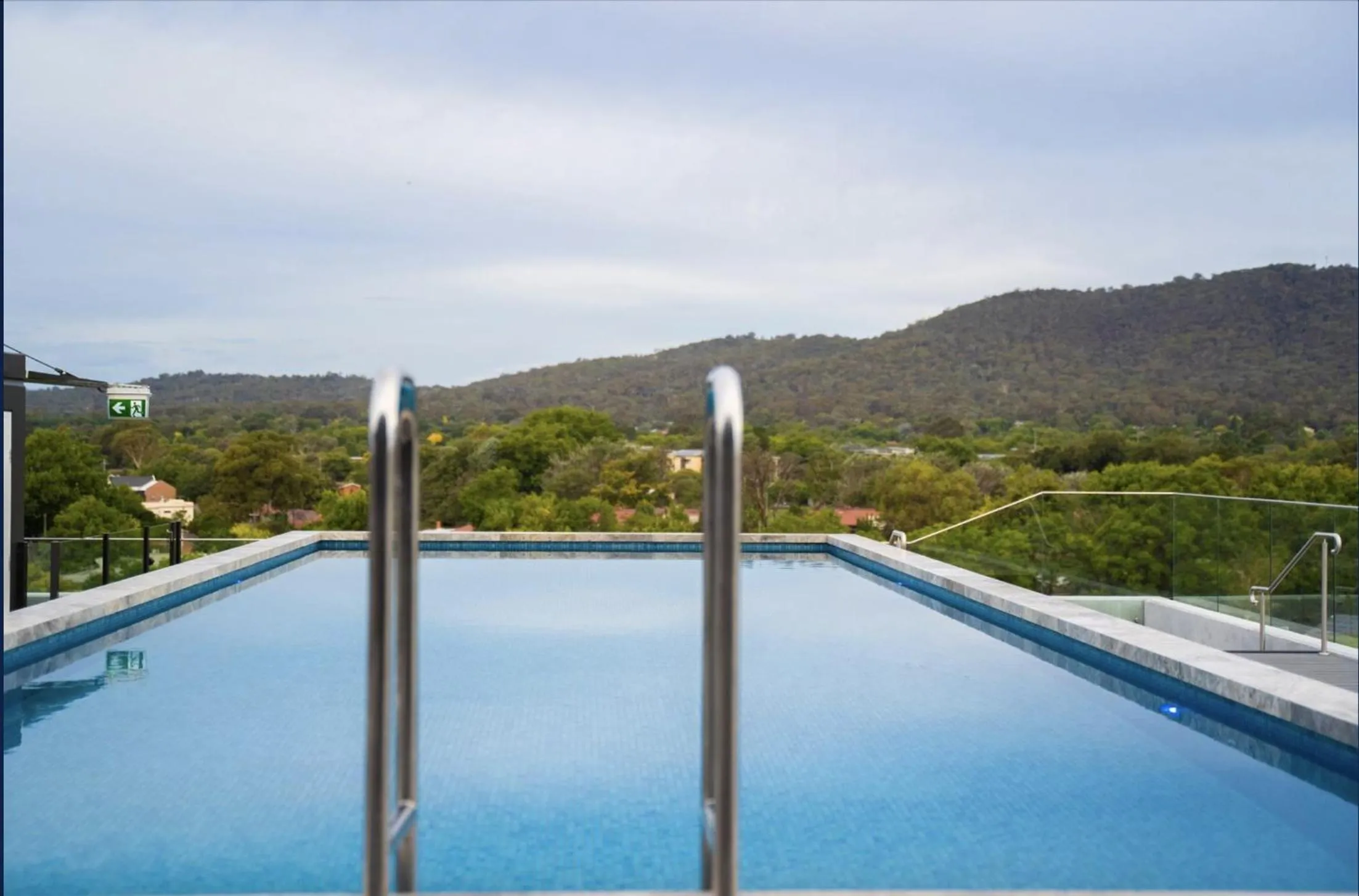 The Hamptons Central Luxe 2BR 2BA Pool and Free Parking