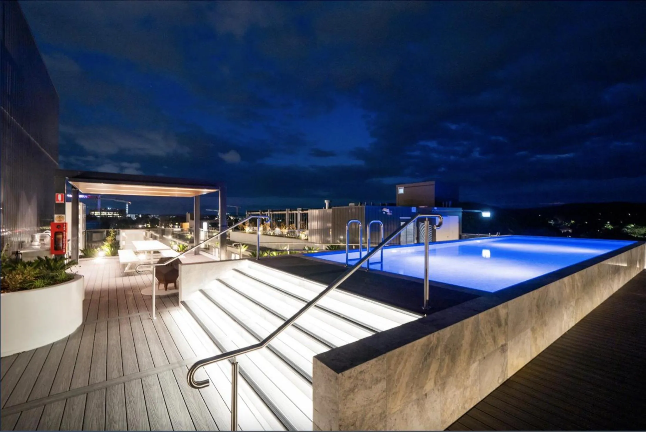 The Hamptons Central Luxe 2BR 2BA Pool and Free Parking