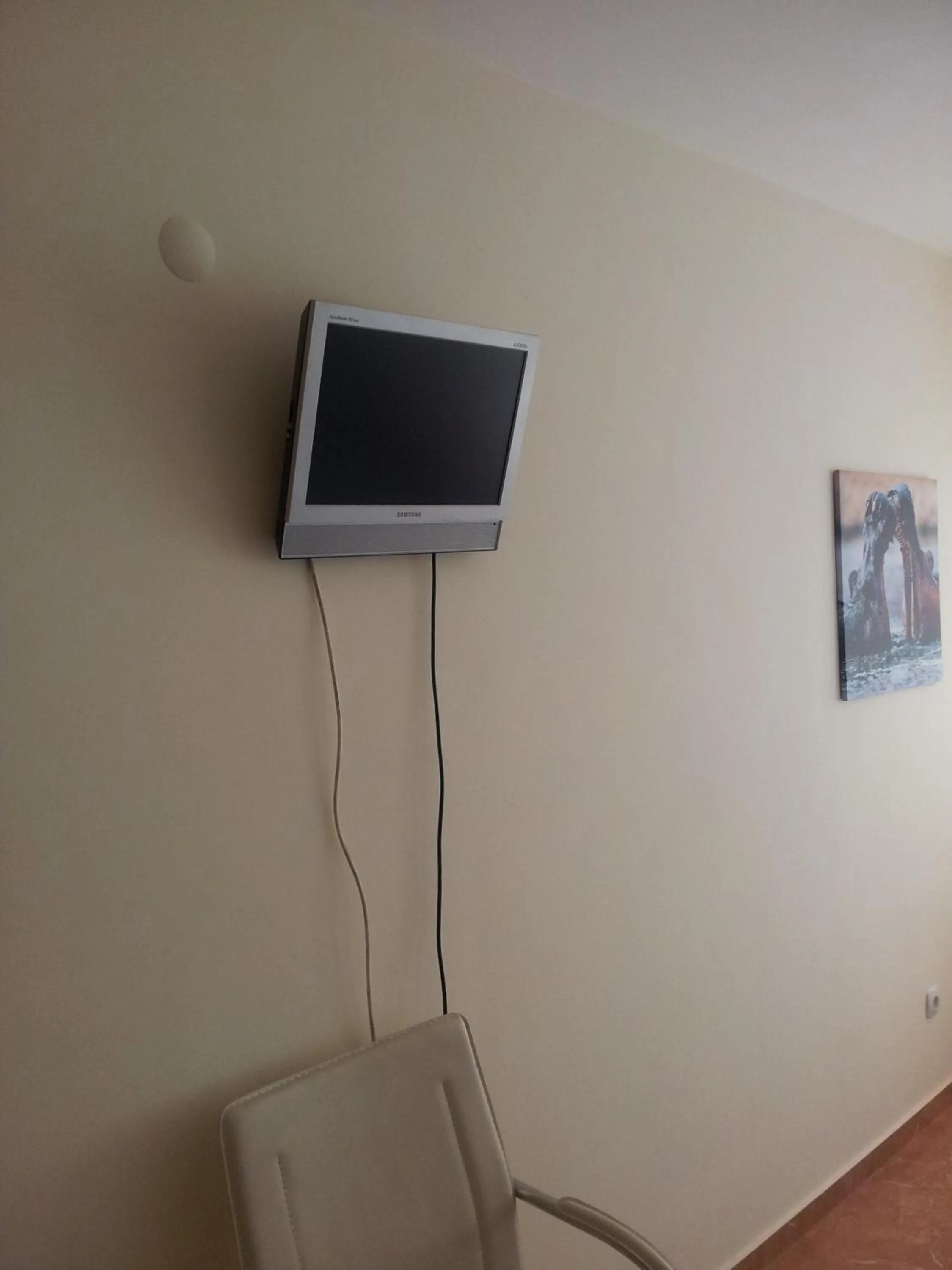 TV and multimedia in Sandanski Peak Guest Rooms
