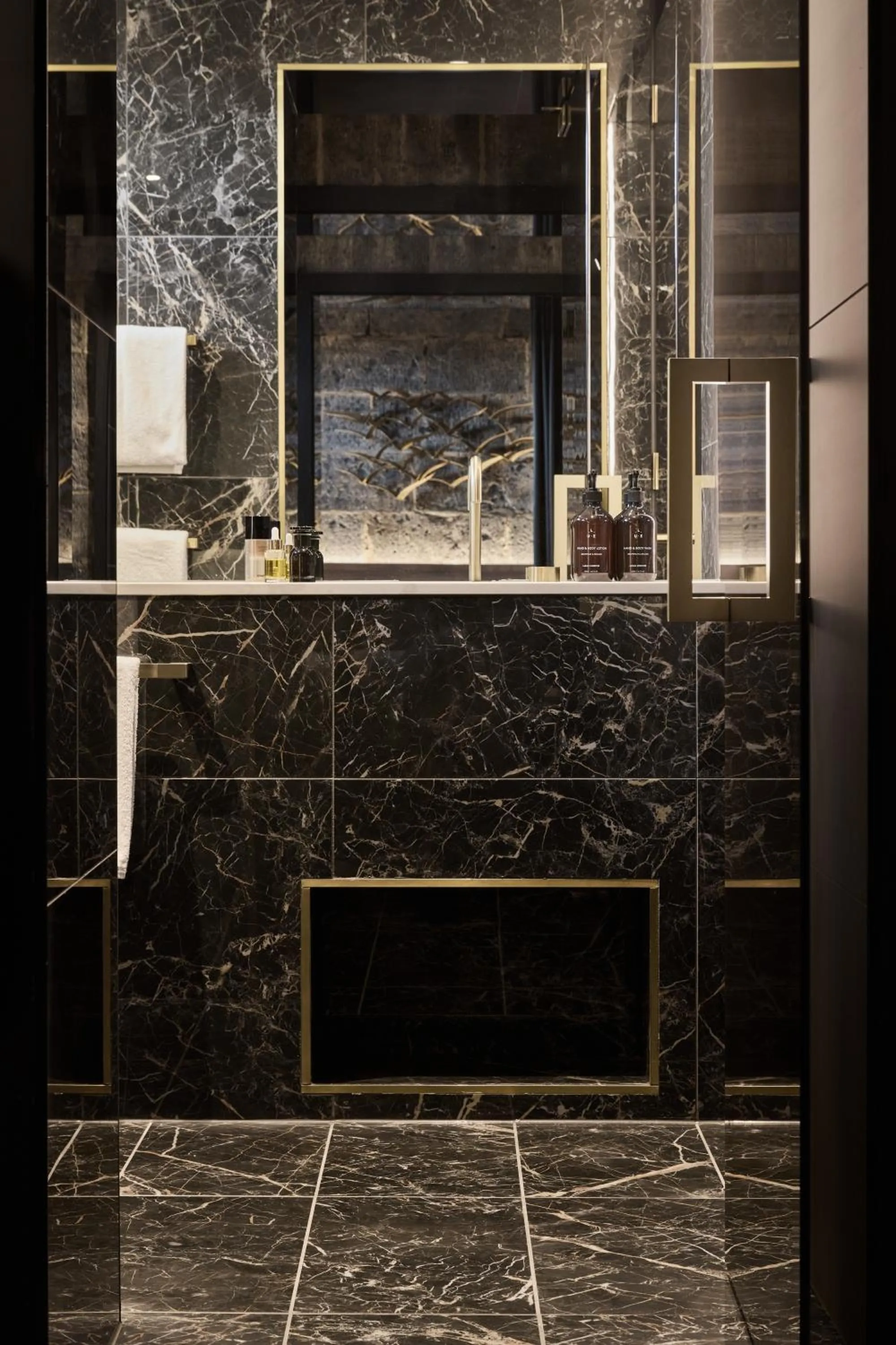 Bathroom in Adina Apartment Hotel Melbourne, Pentridge