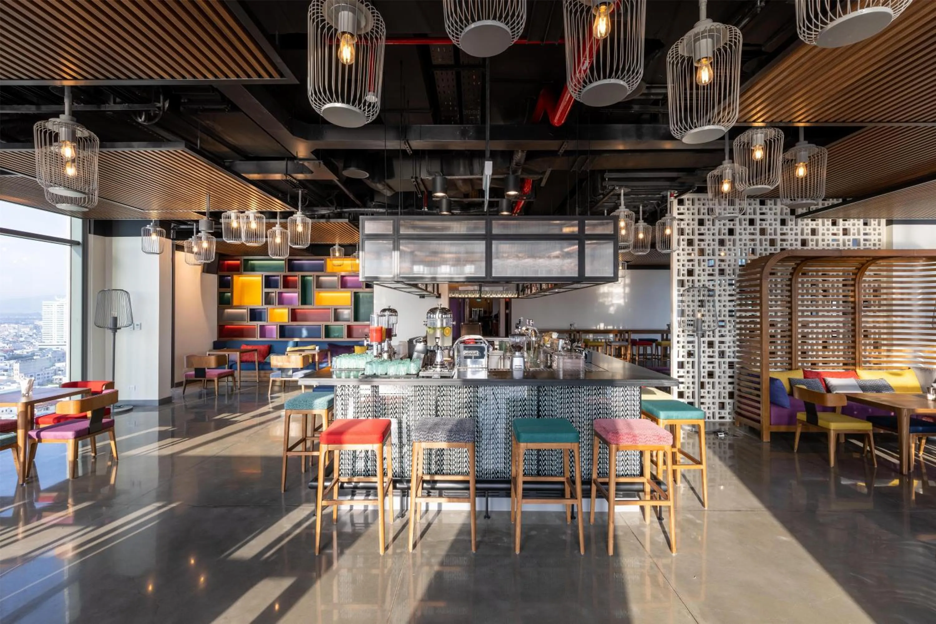 Lounge or bar in Wink Danang Centre, Unscripted by Hyatt - 24 Hours stay