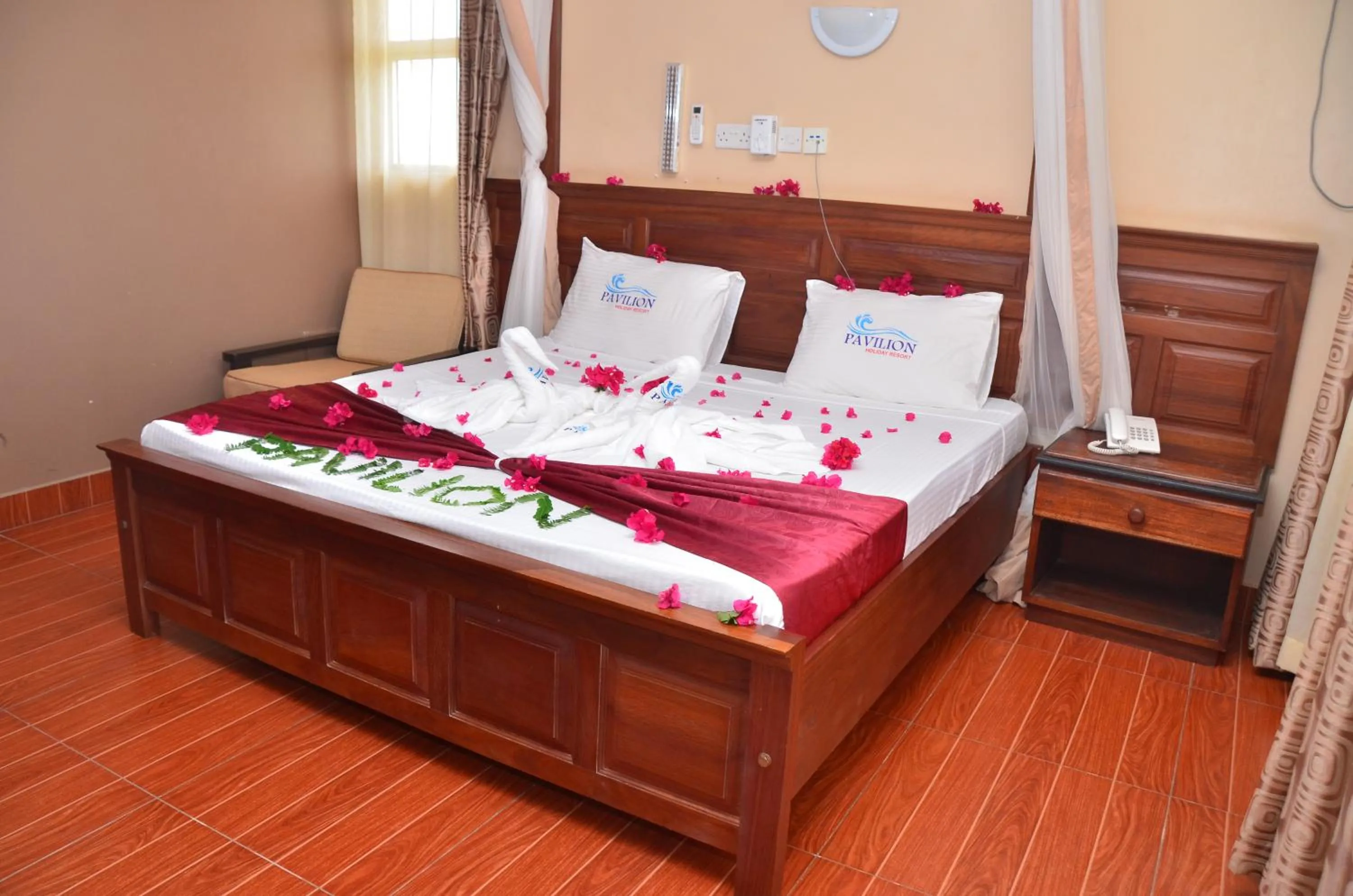 Bathroom, Bed in Pavilion Holiday Resort