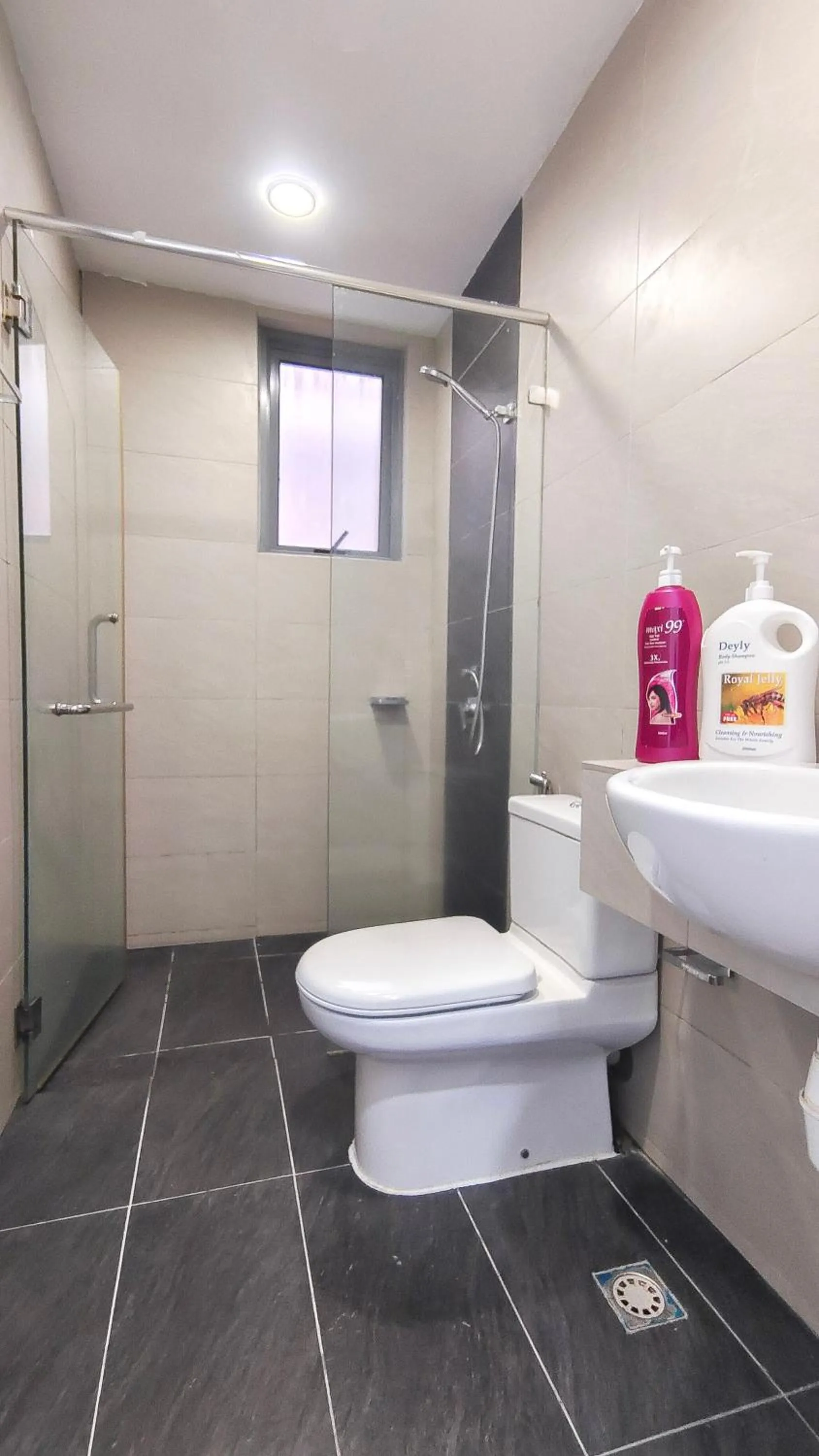 Toilet in AJ Suites @ Loft Imago KK