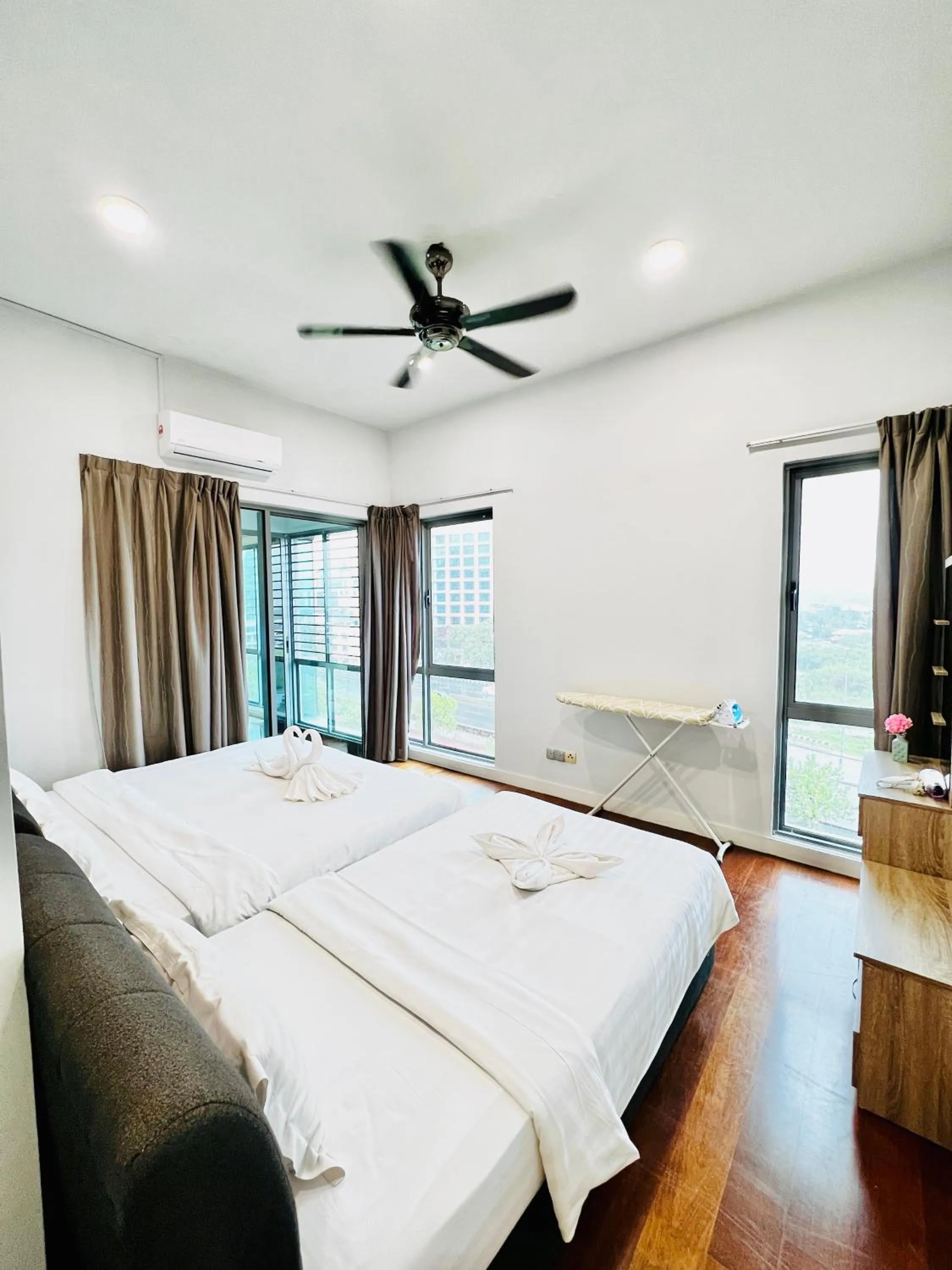 Bed in AJ Suites @ Loft Imago KK