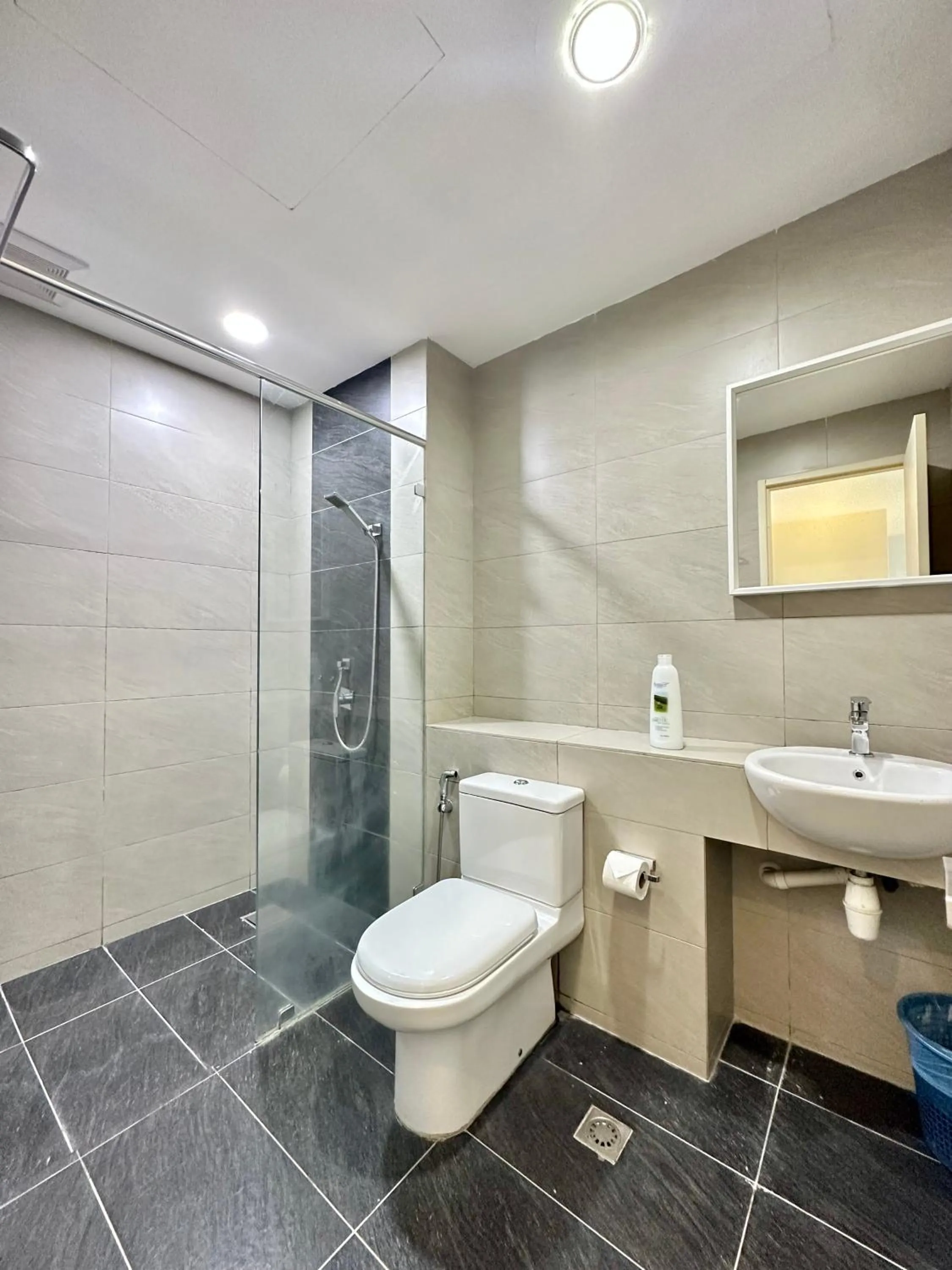 Toilet in AJ Suites @ Loft Imago KK