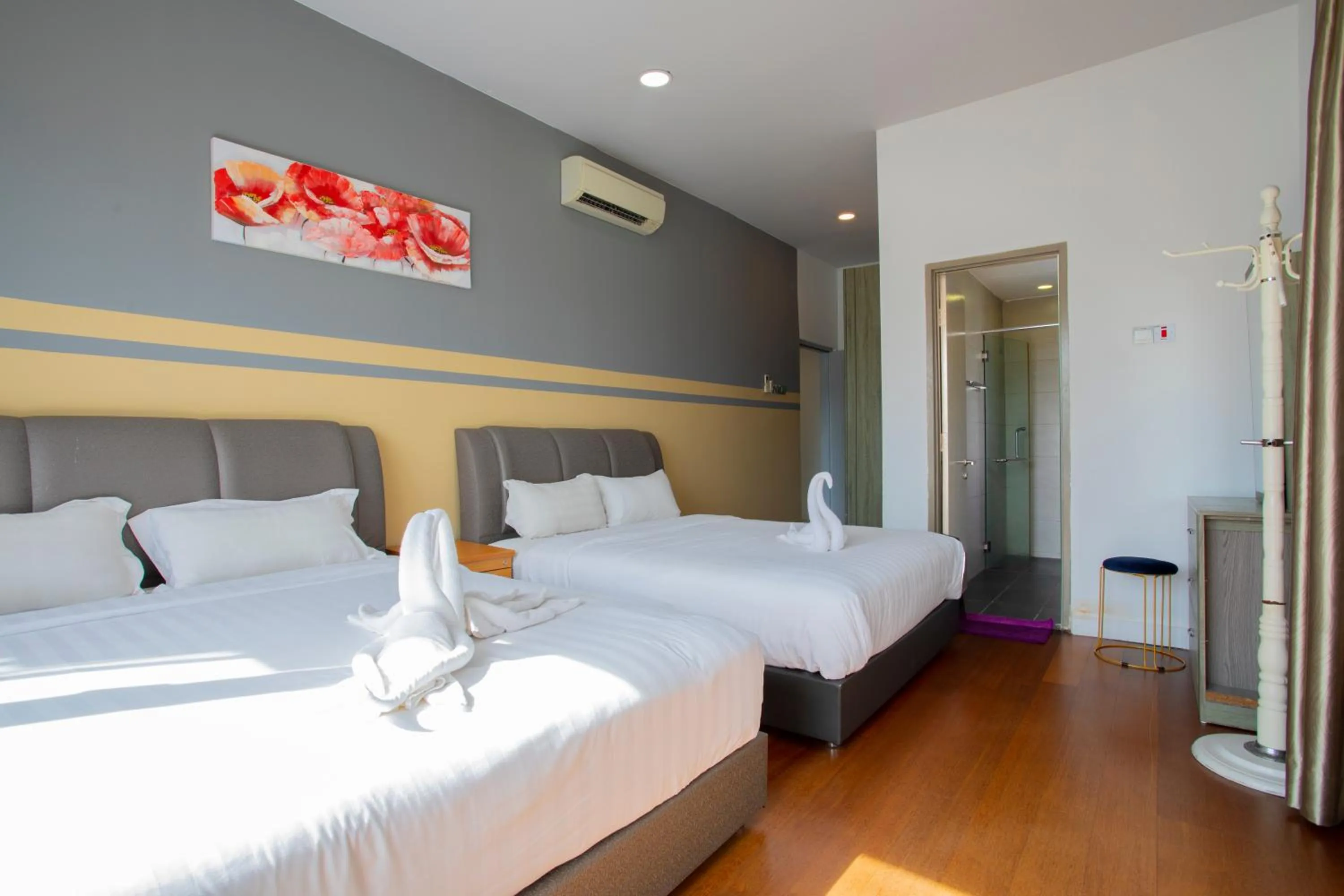 Bed in AJ Suites @ Loft Imago KK