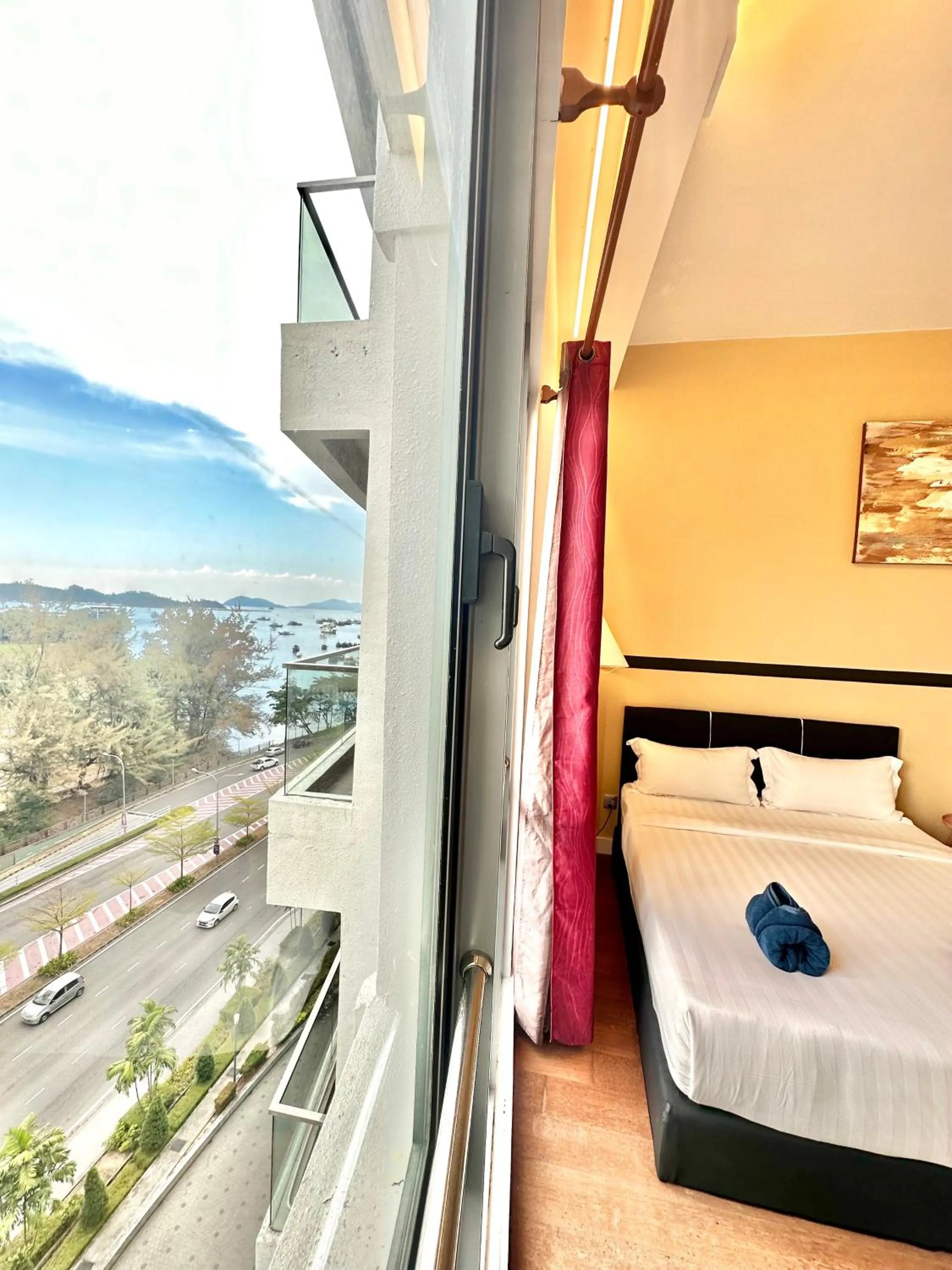 Bed in AJ Suites @ Loft Imago KK