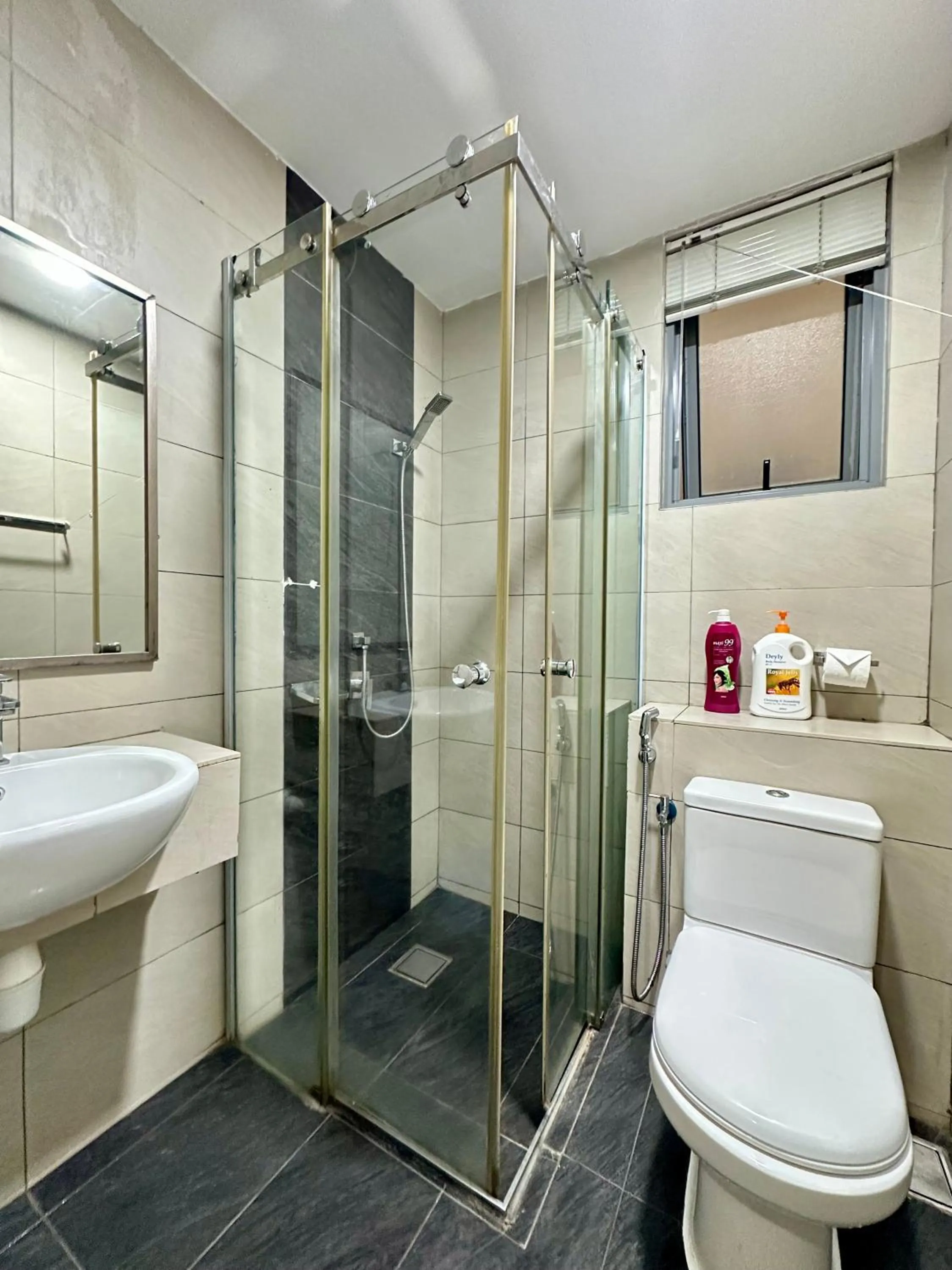 Toilet in AJ Suites @ Loft Imago KK