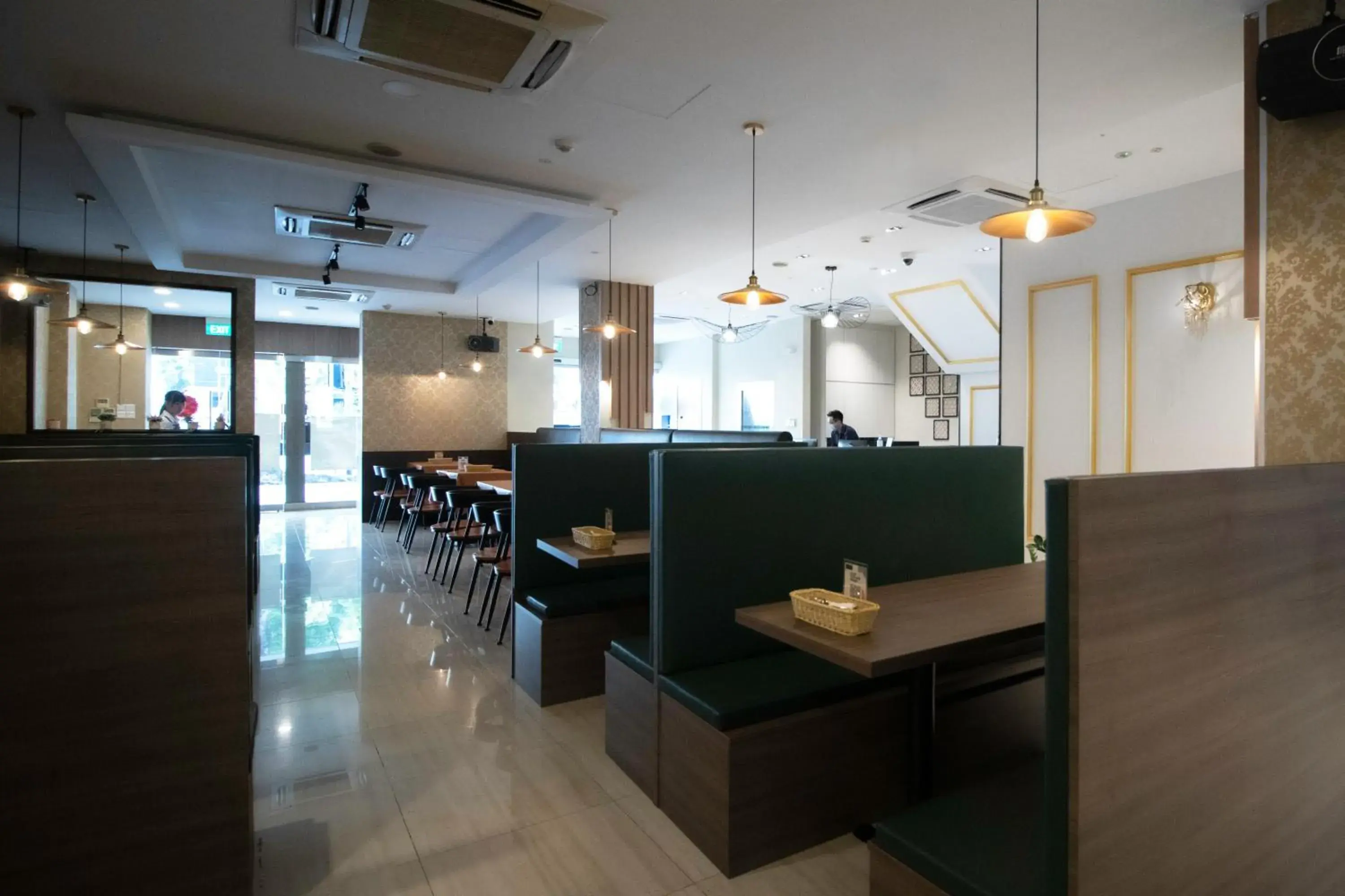 Restaurant/places to eat in Victoria Hotel a NuVe Group Collection Restaurant/places to eat in Victoria Hotel a NuVe Group Collection