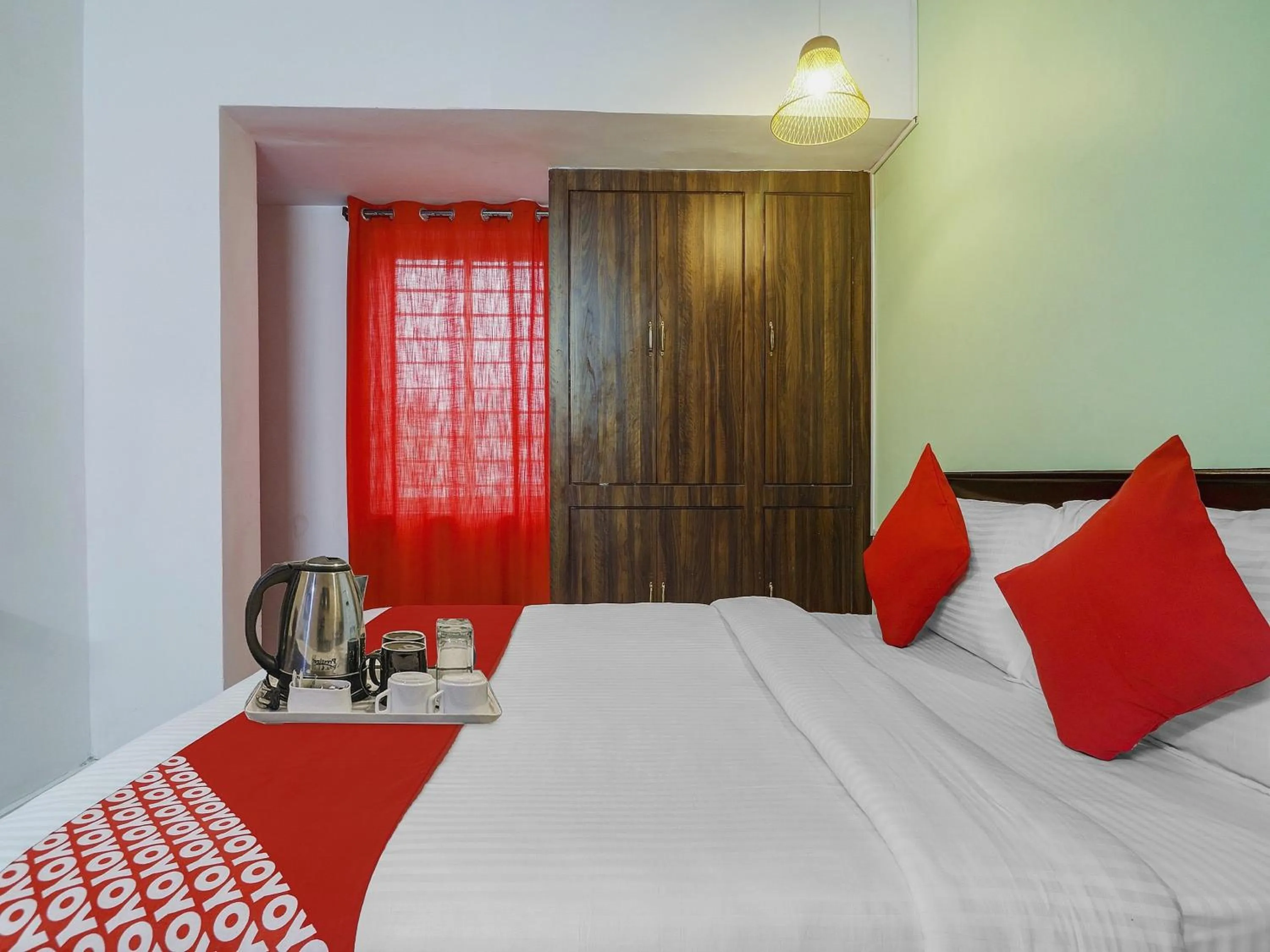 Facade/entrance, Bed in Hotel O RR