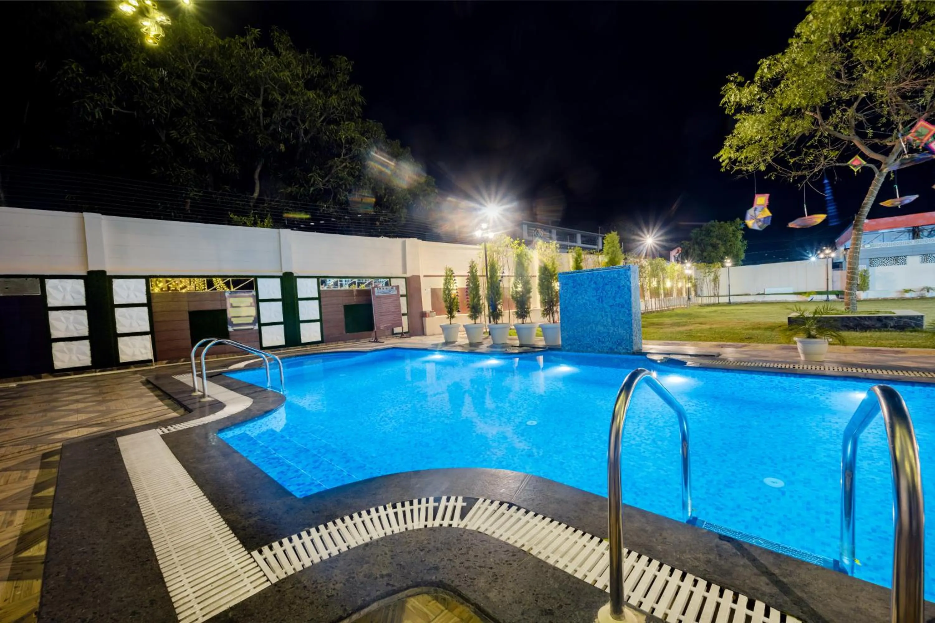 Night in Hotel Vasdaa Grand