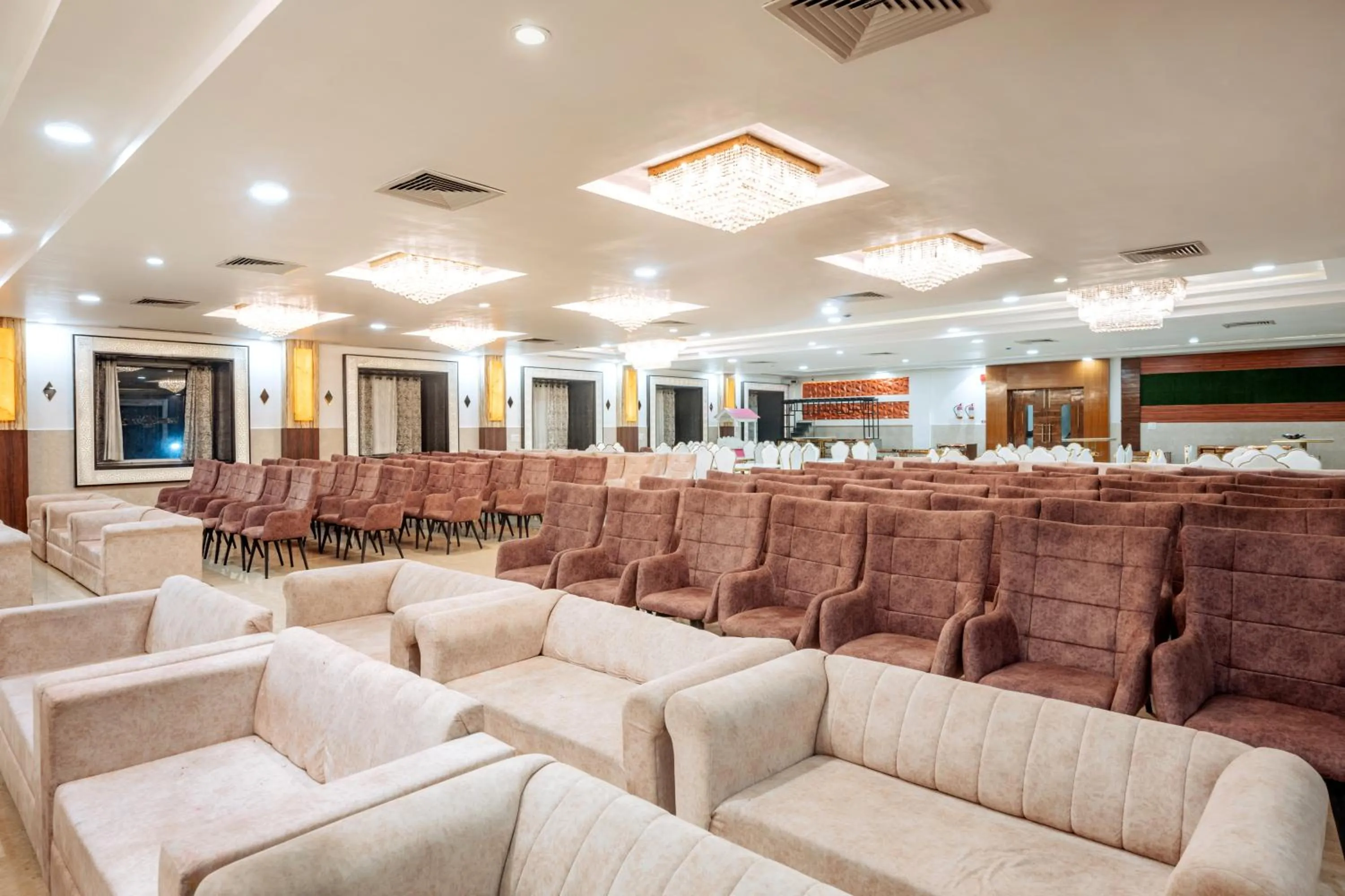Banquet/Function facilities in Hotel Vasdaa Grand