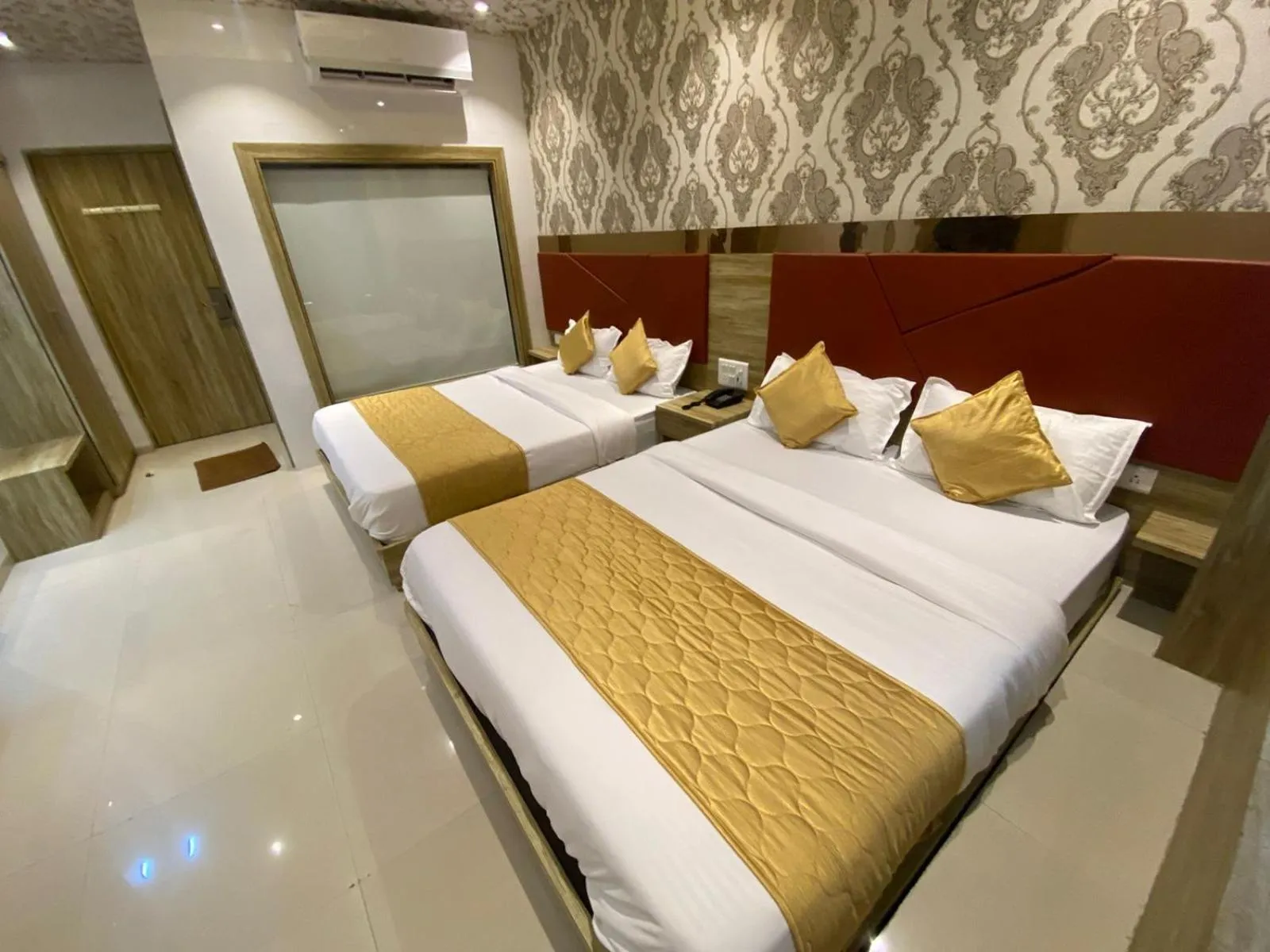 Bed in Hotel BKC CROWN - Near Trade Centre, Visa Consulate