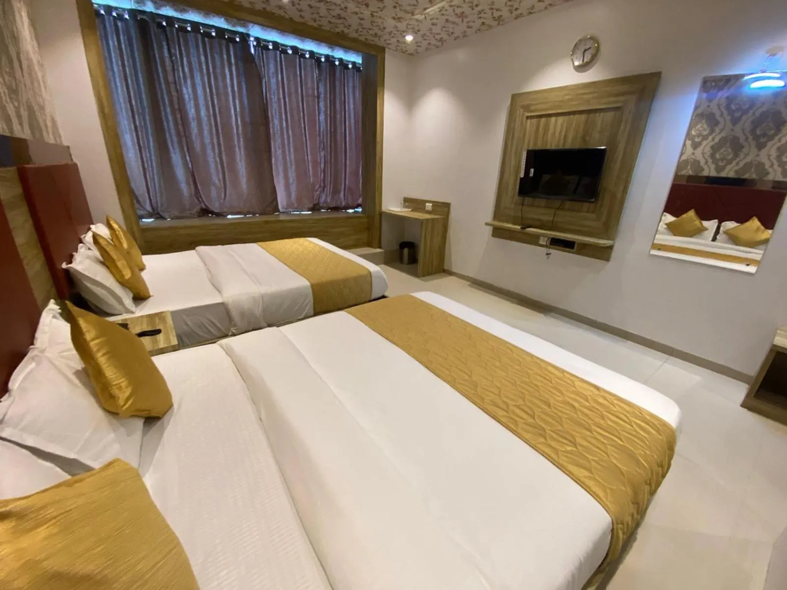 Bed in Hotel BKC CROWN - Near Trade Centre, Visa Consulate
