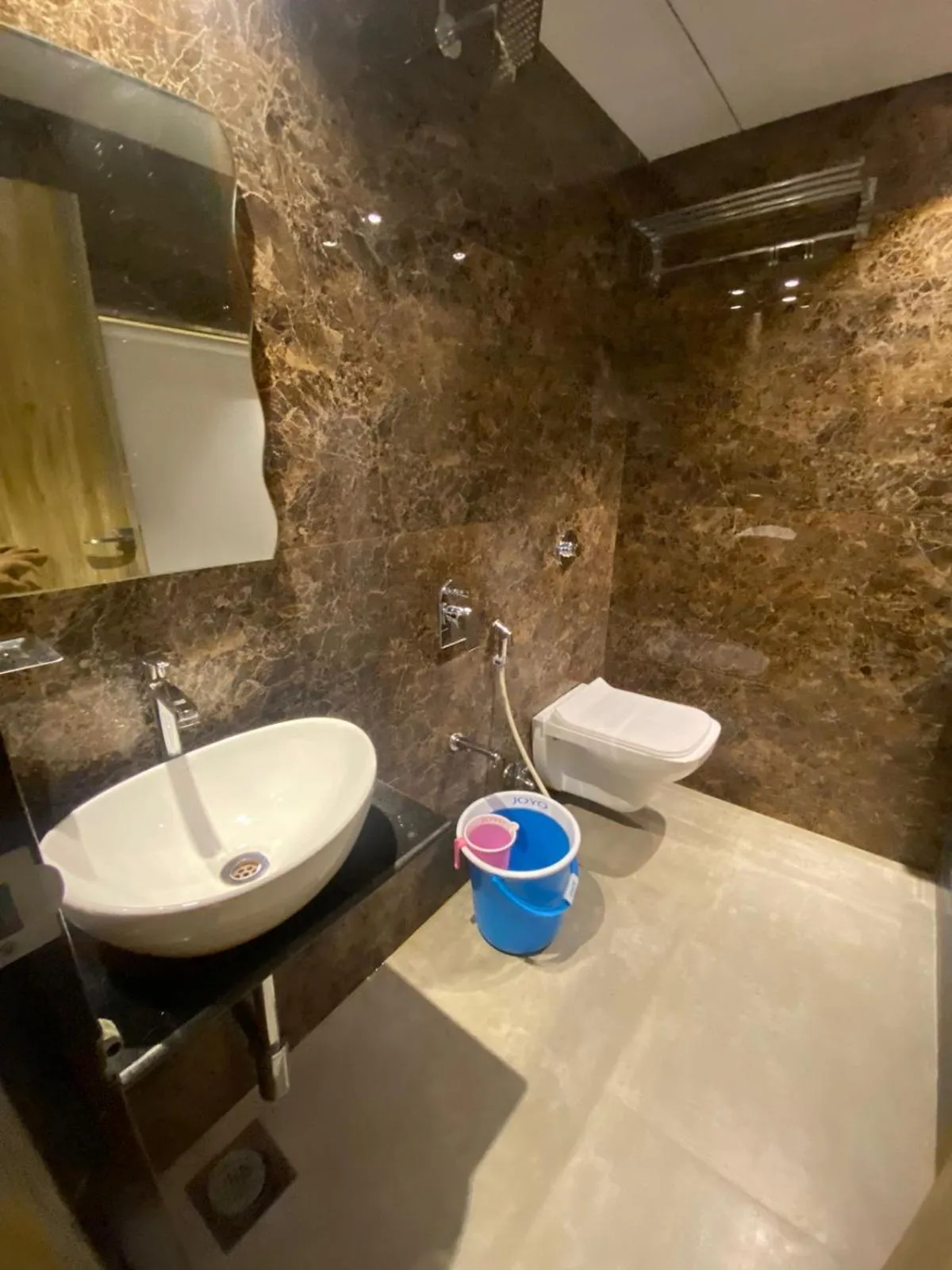 Bathroom in Hotel BKC CROWN - Near Trade Centre, Visa Consulate