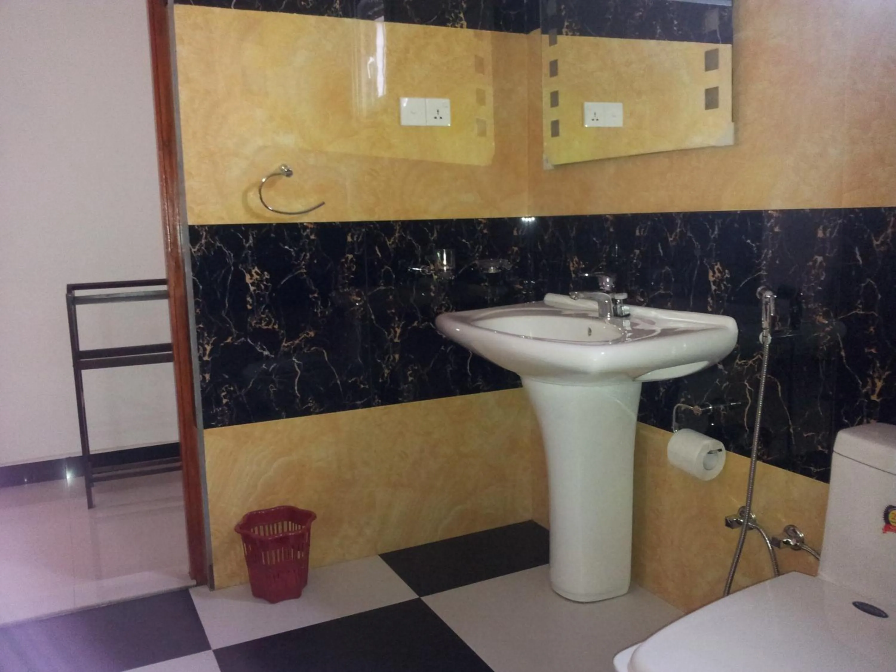 Bathroom in Peacock Reach Hotel