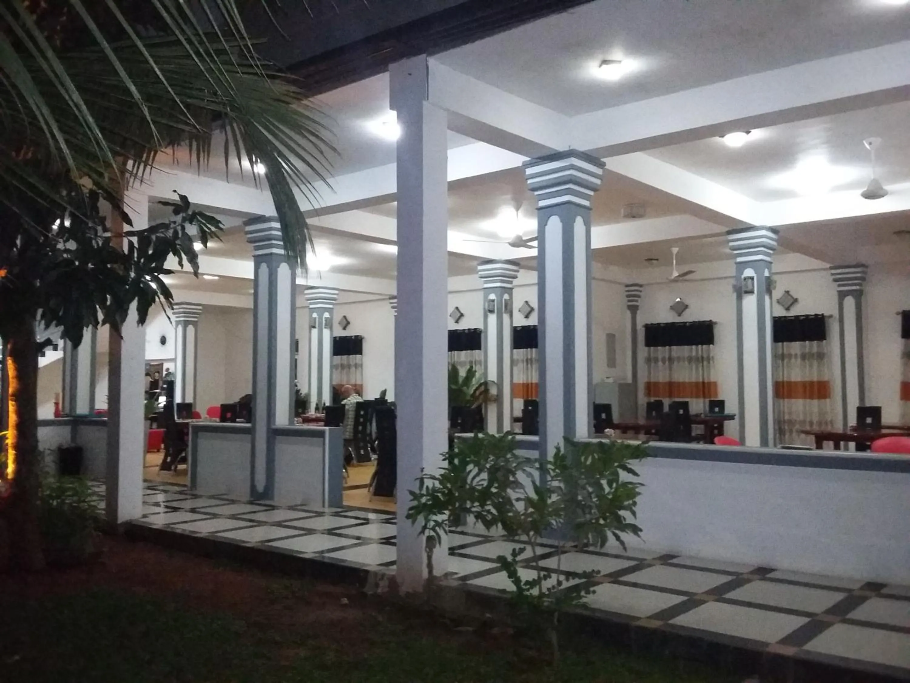 Restaurant/places to eat in Peacock Reach Hotel