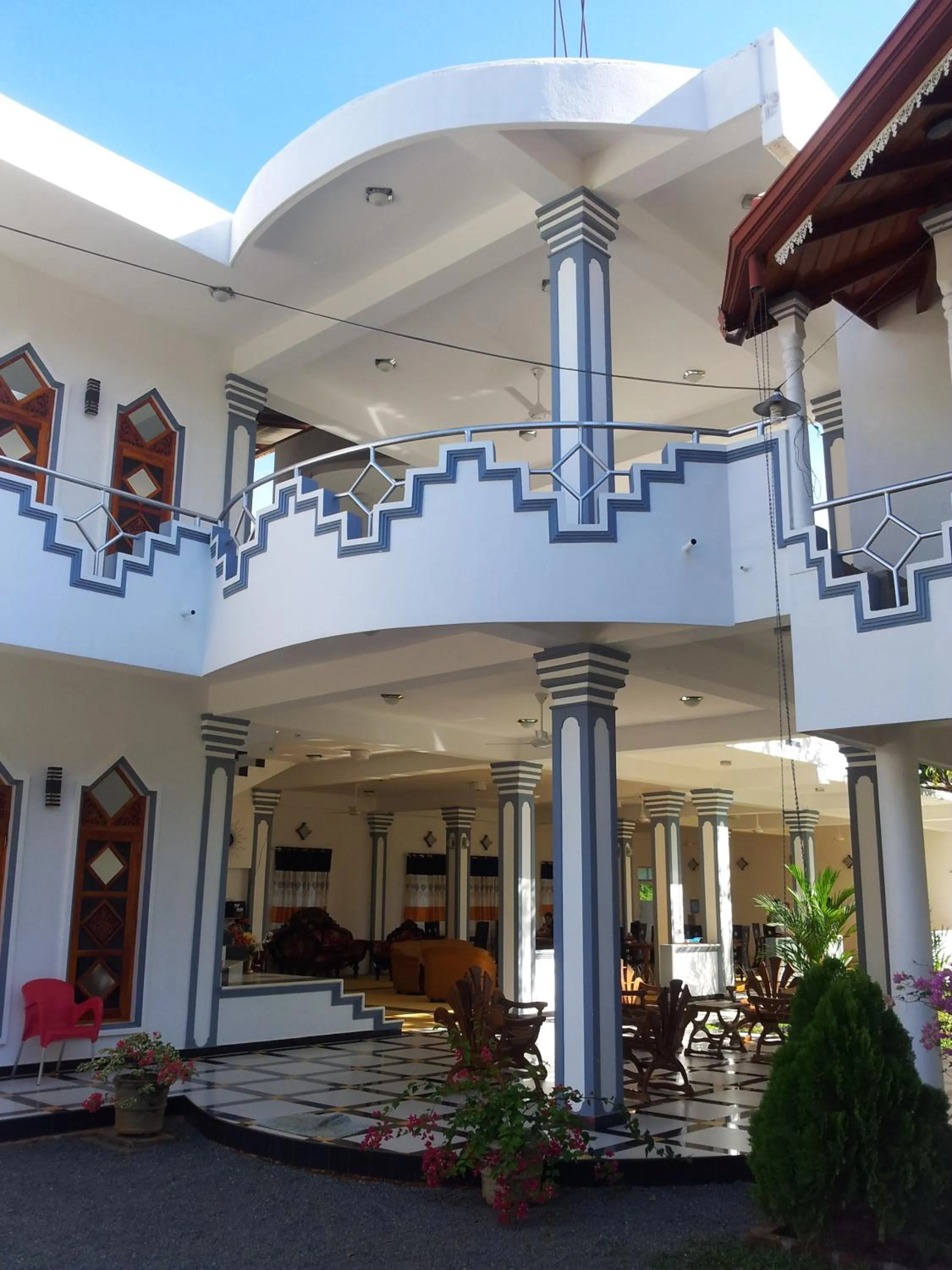 Facade/entrance in Peacock Reach Hotel