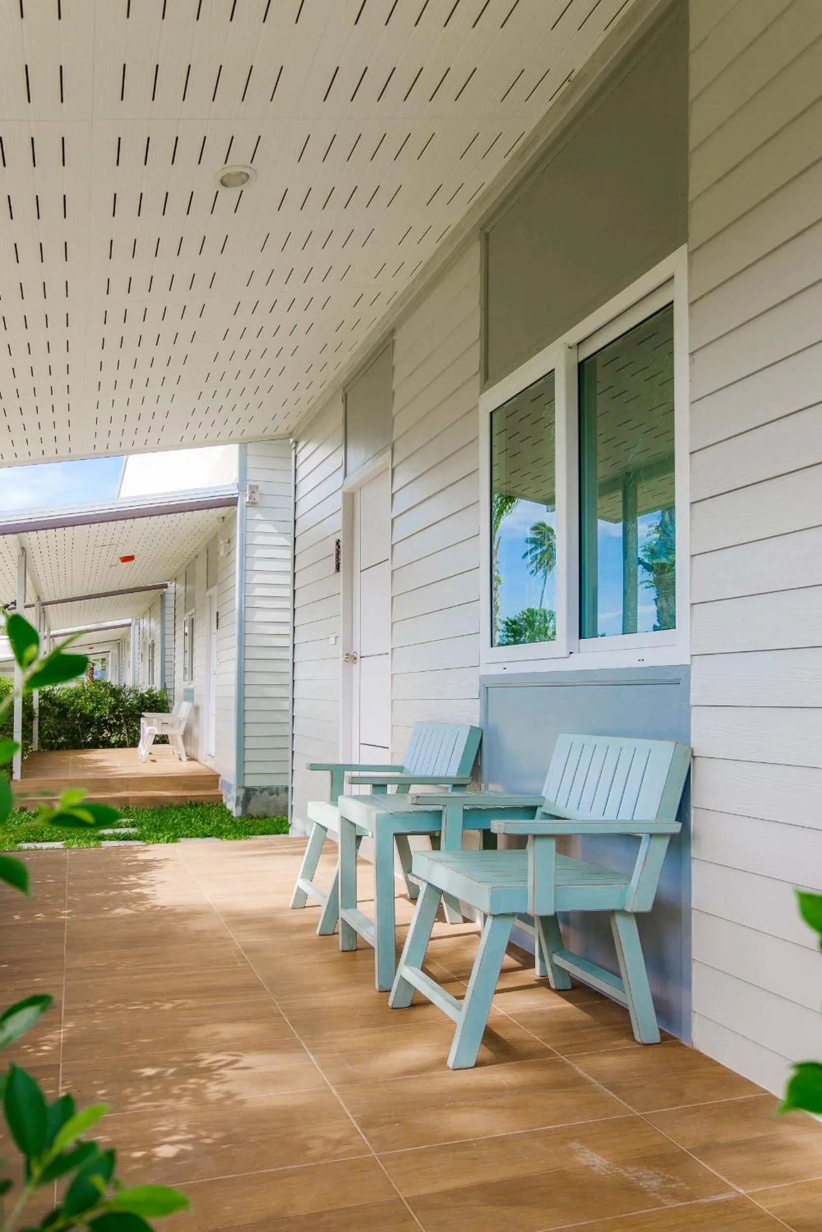 Seating area in ONE Chumphon Hotel
