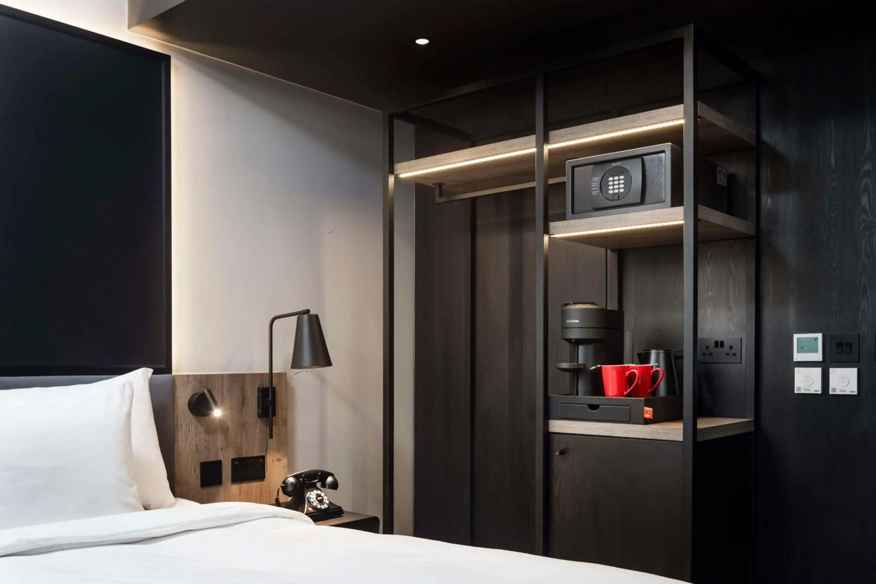 Bedroom, Bed in Radisson RED Hotel, Liverpool Bedroom, Bed in Radisson RED Hotel, Liverpool