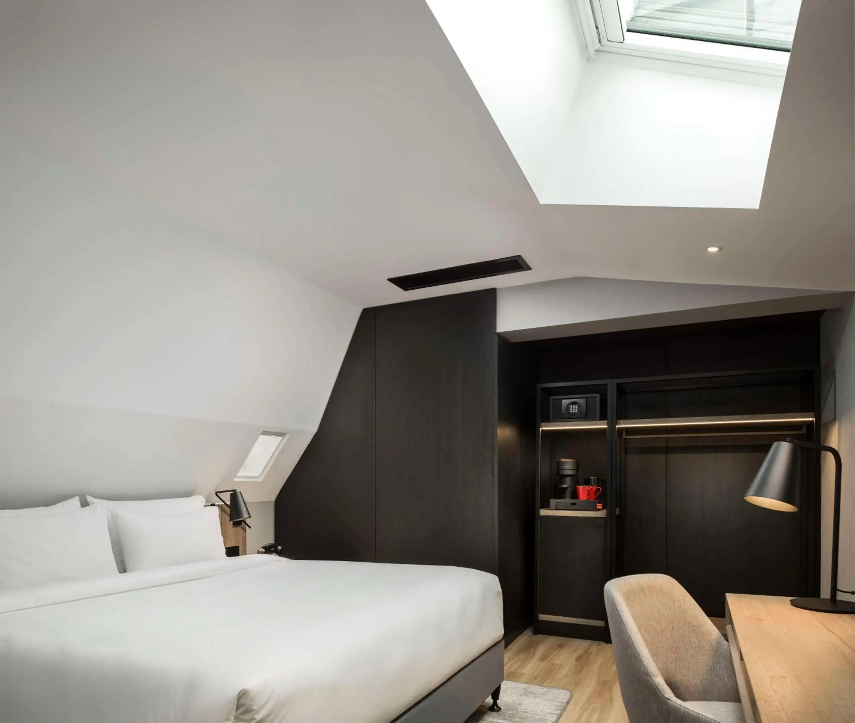 Bedroom, Bed in Radisson RED Hotel, Liverpool Bedroom, Bed in Radisson RED Hotel, Liverpool