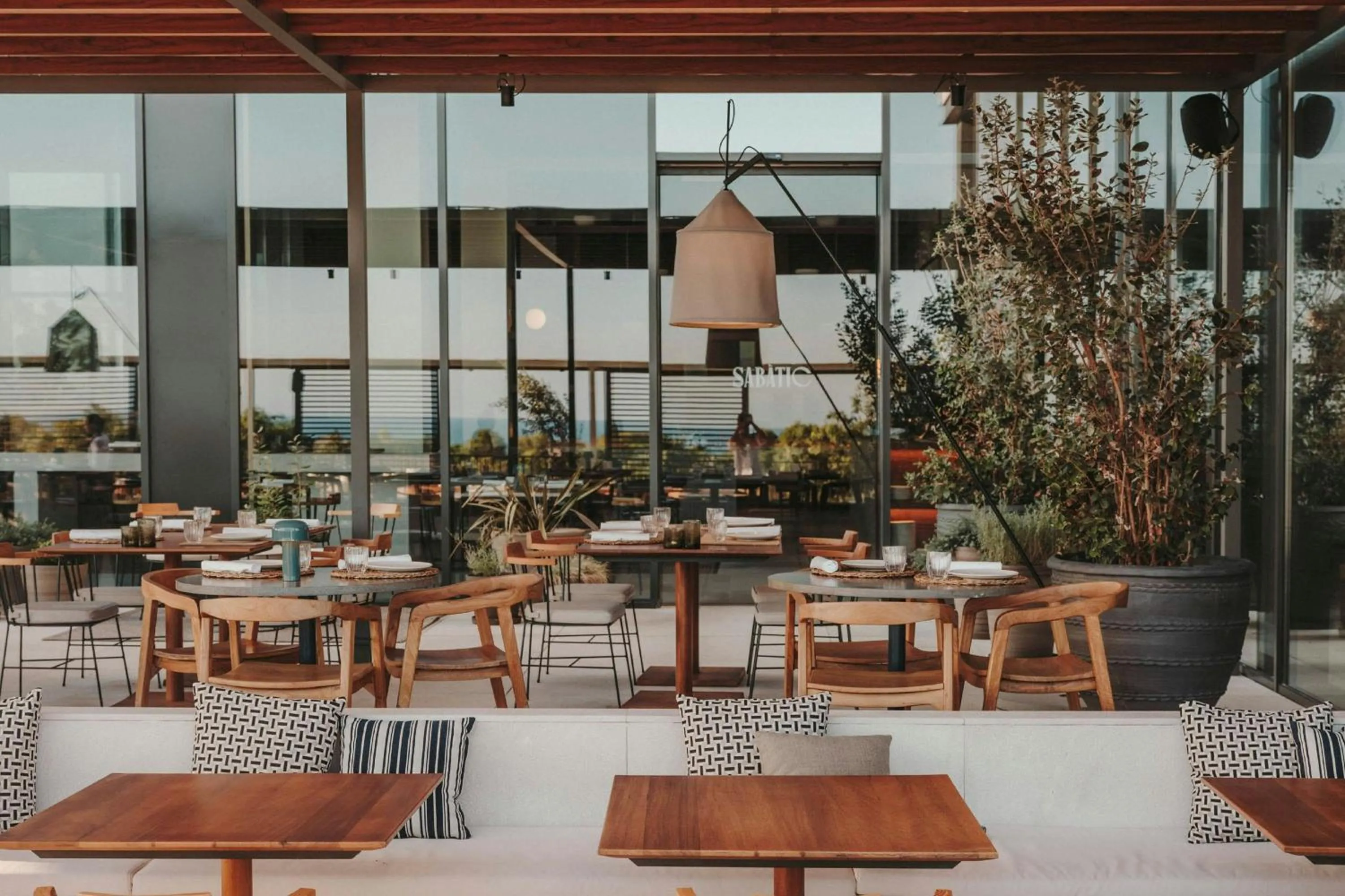 Restaurant/places to eat in Sabàtic Sitges Hotel, Autograph Collection