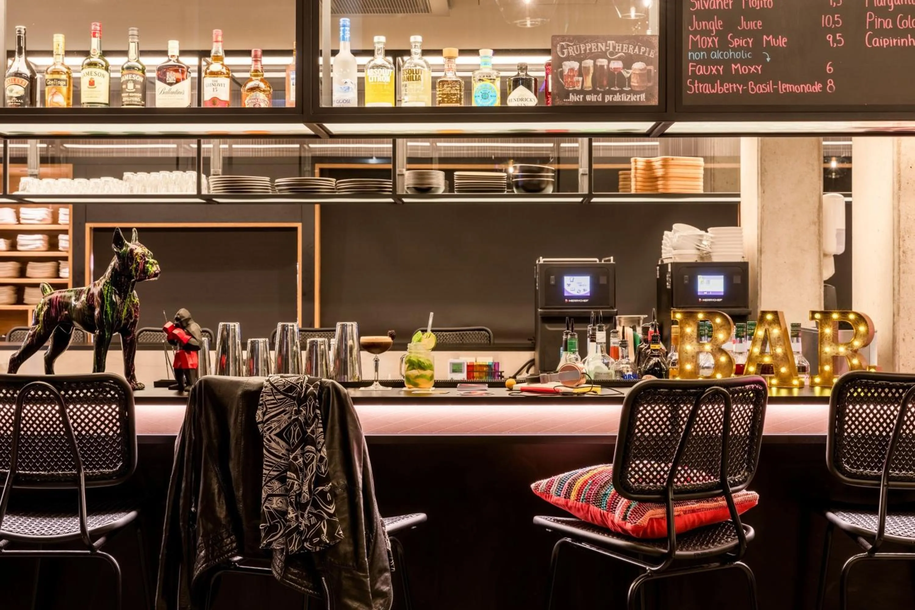 Lounge or bar in Moxy Wuerzburg