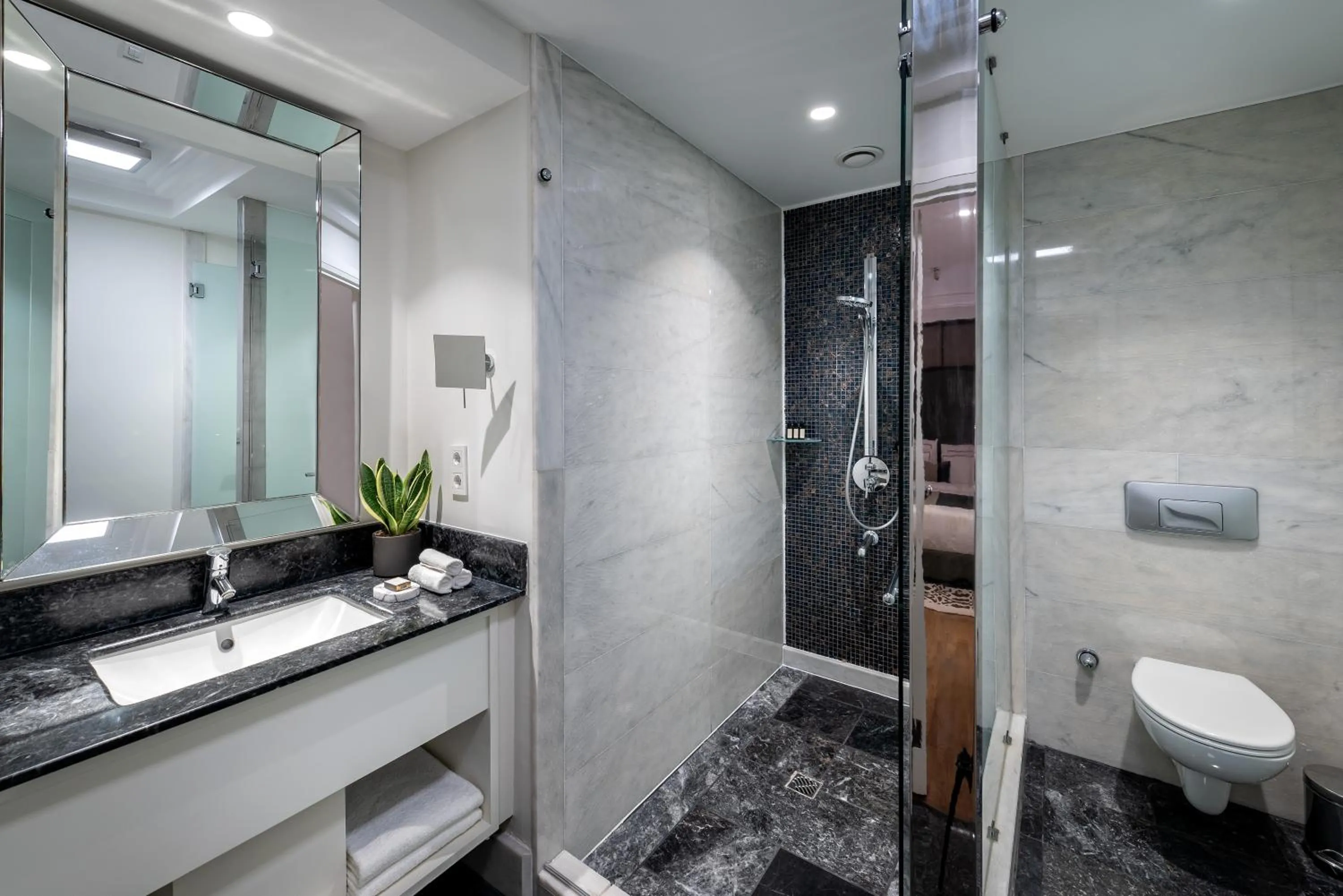 Toilet in The Stay Boulevard Nisantasi