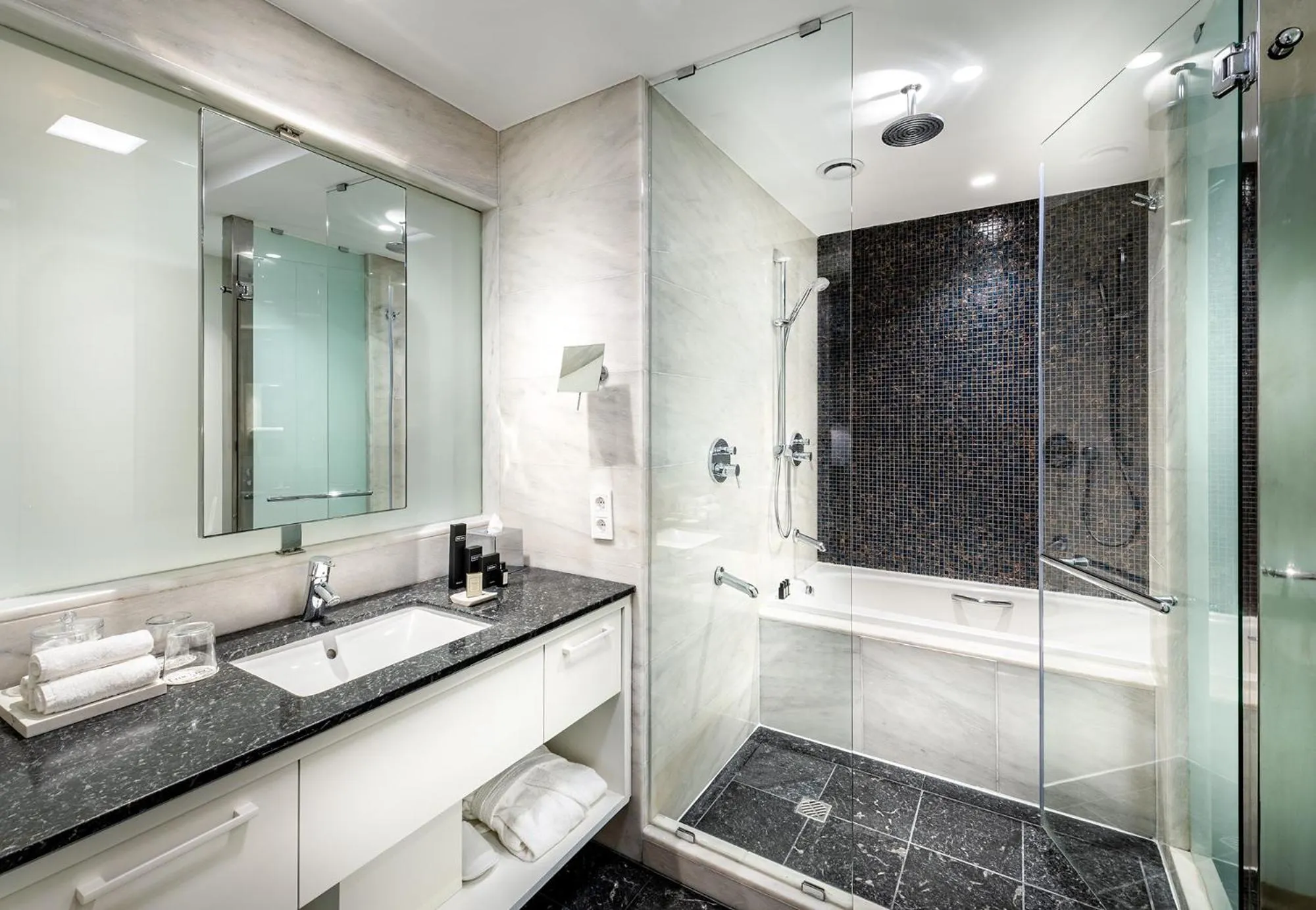 Toilet in The Stay Boulevard Nisantasi