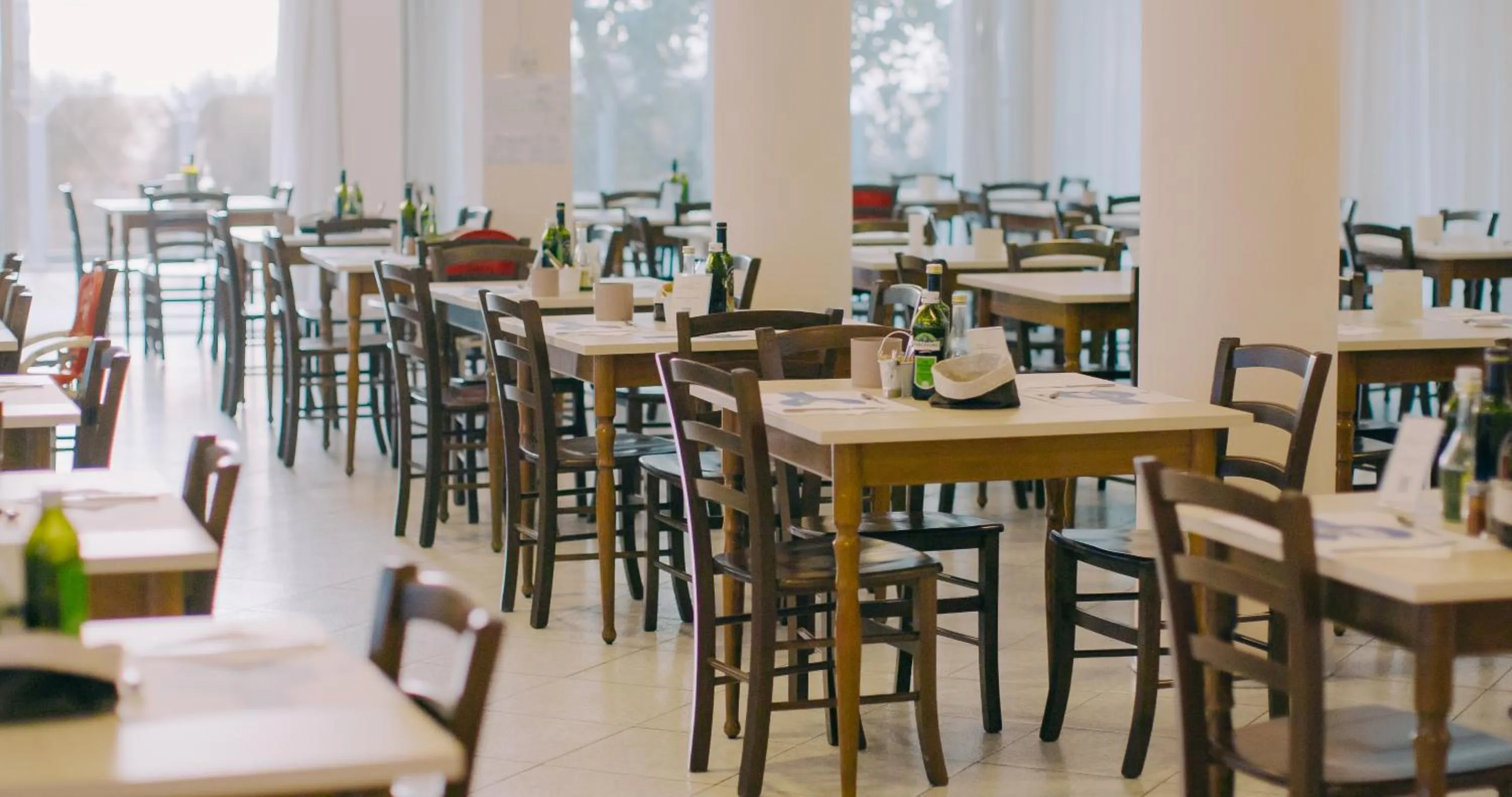 Restaurant/places to eat in Hotel Beverly