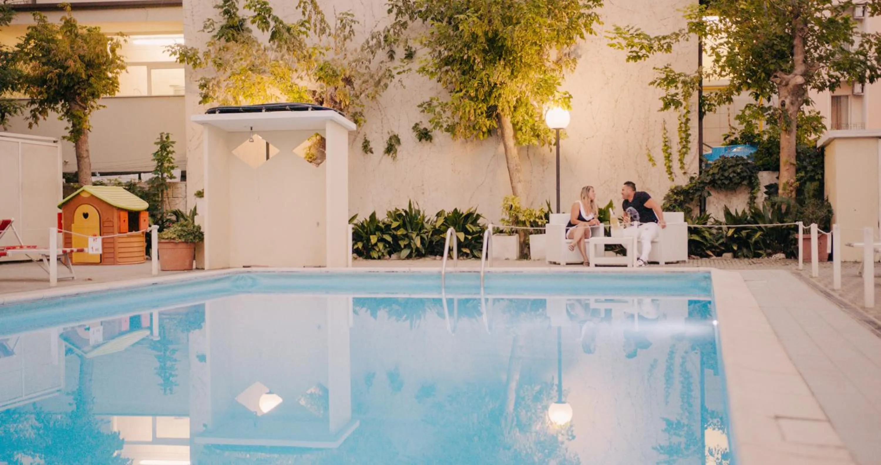 Pool view in Hotel Beverly