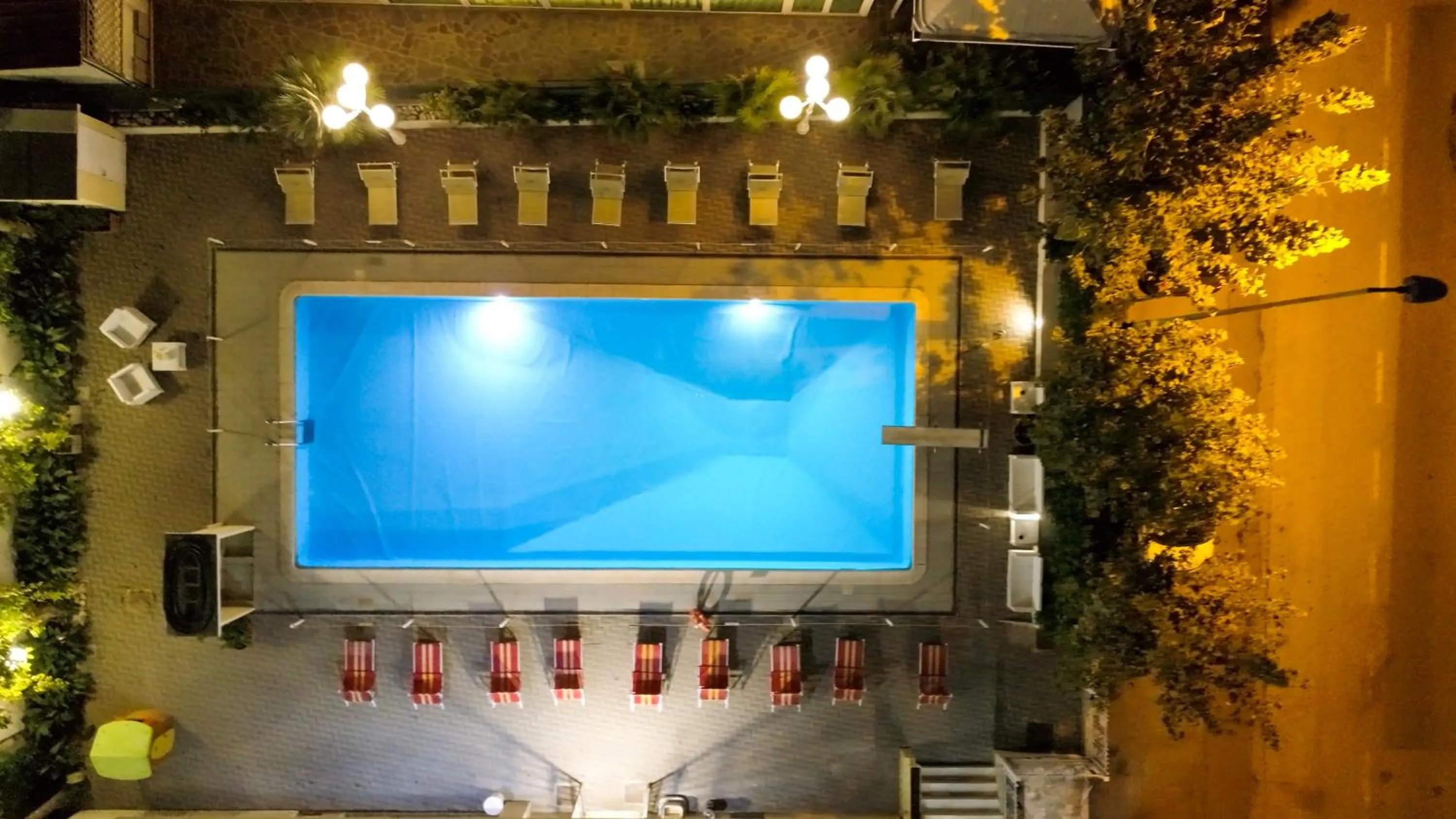 Pool view in Hotel Beverly