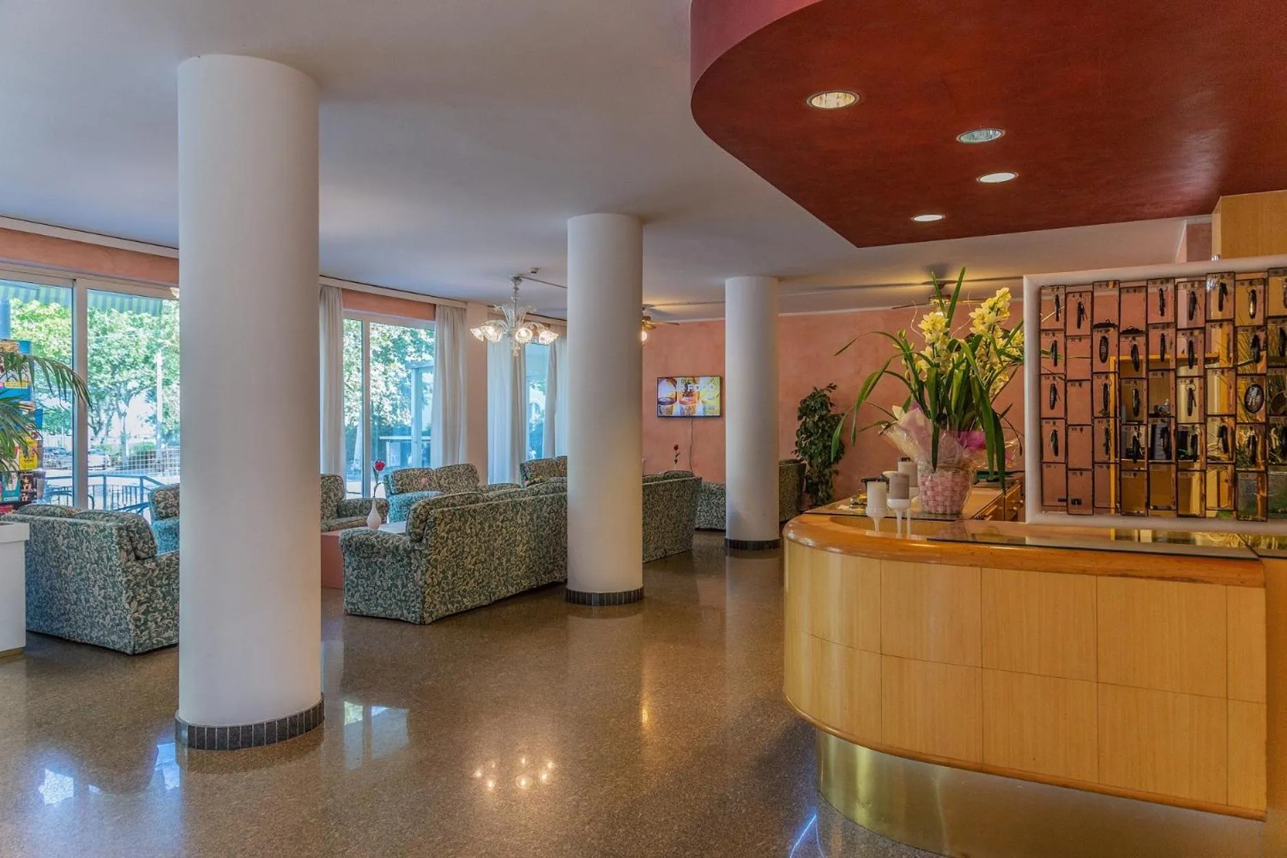 Communal lounge/ TV room in Hotel Beverly