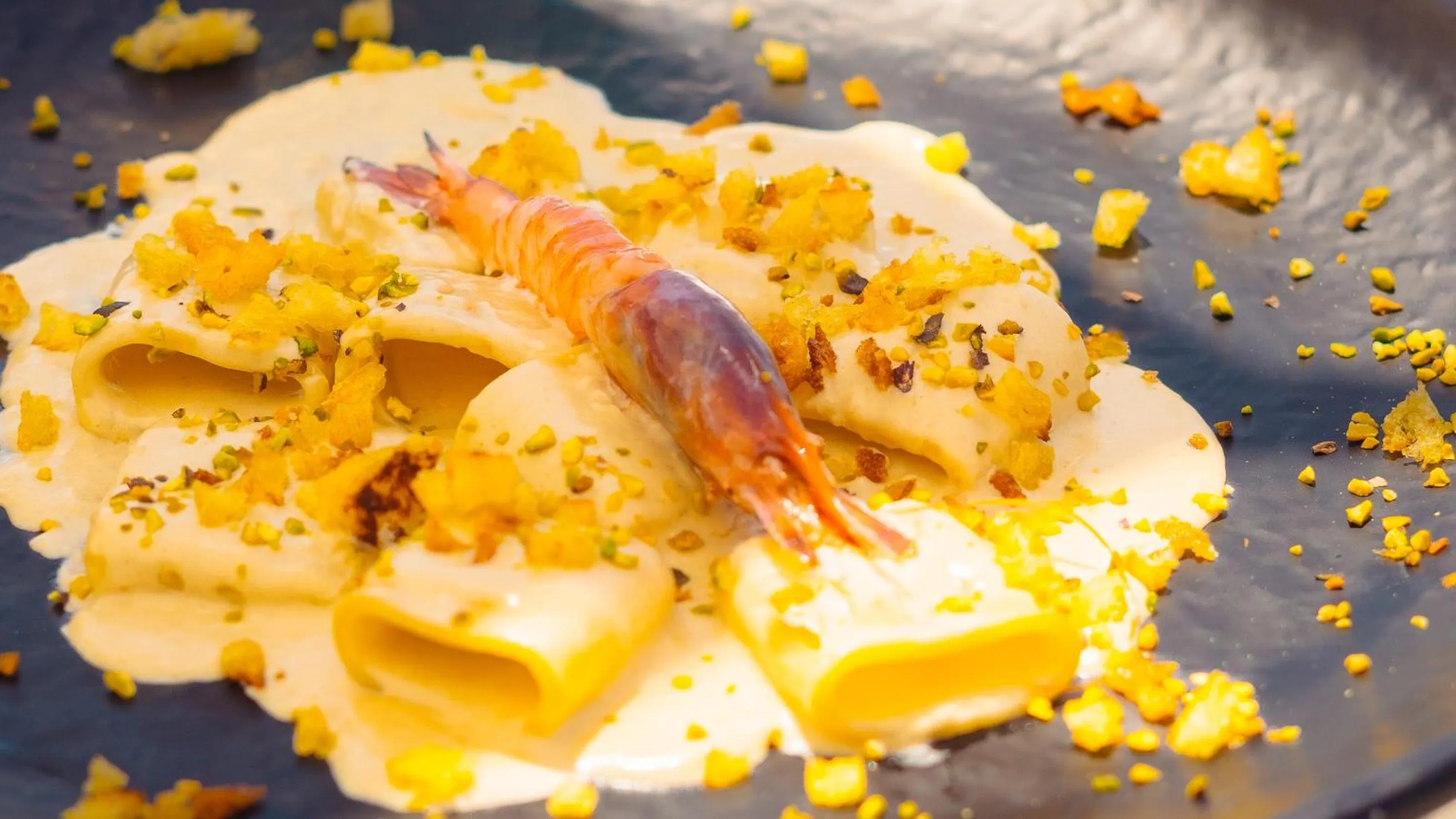 Food and drinks in Popula Rooms & Mediterranean Bay