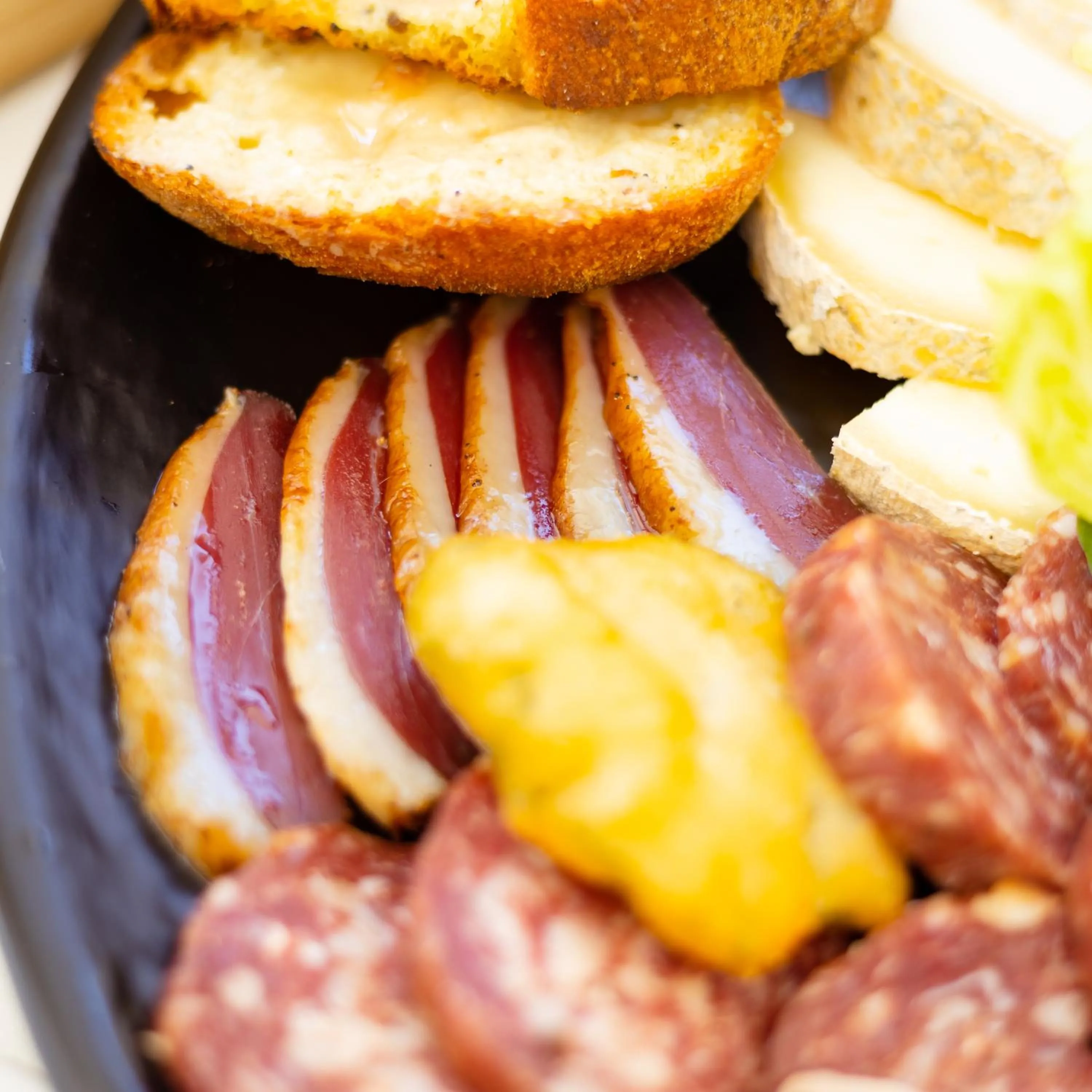 Restaurant/places to eat in Popula Rooms & Mediterranean Bay