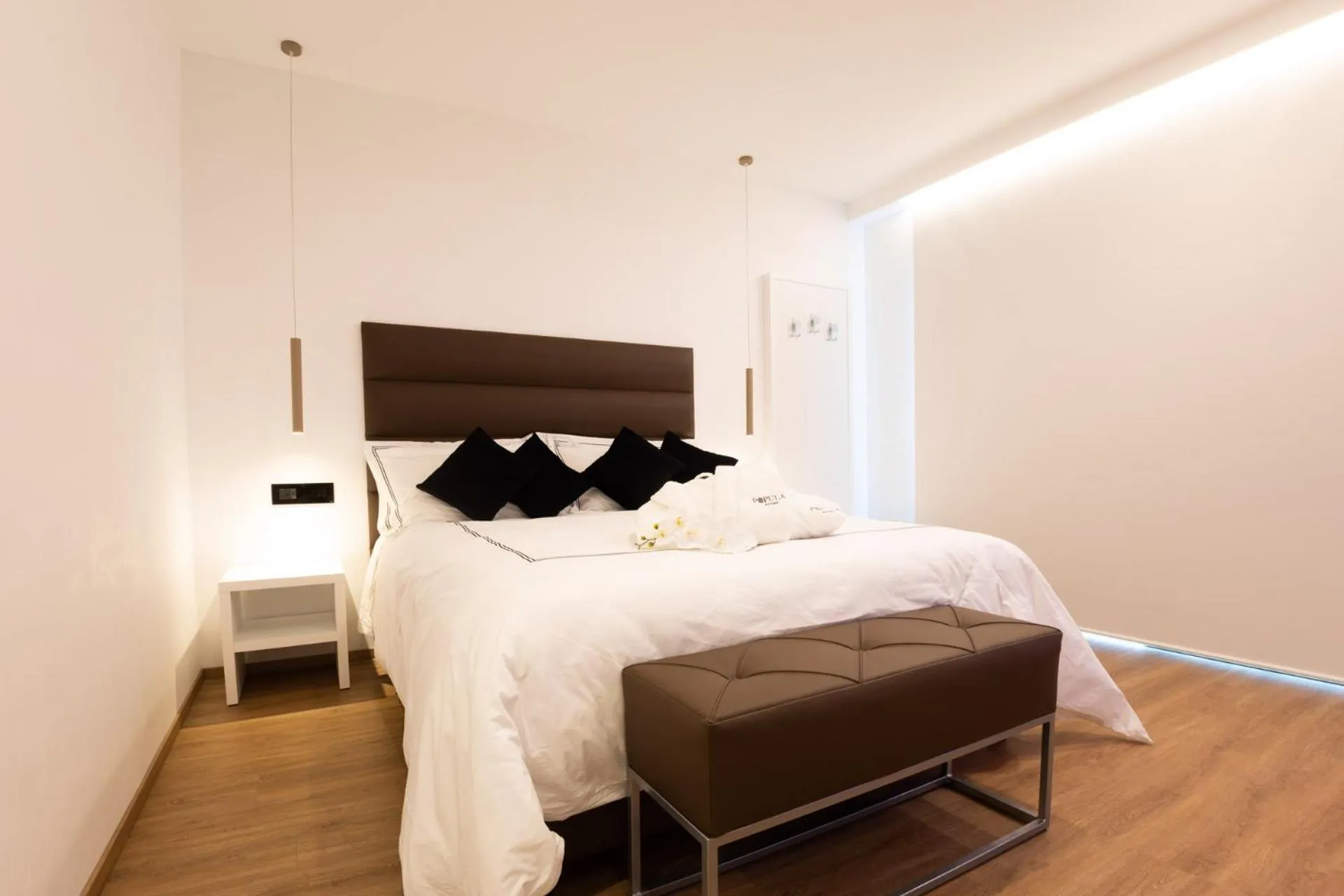 Bed in Popula Rooms & Mediterranean Bay