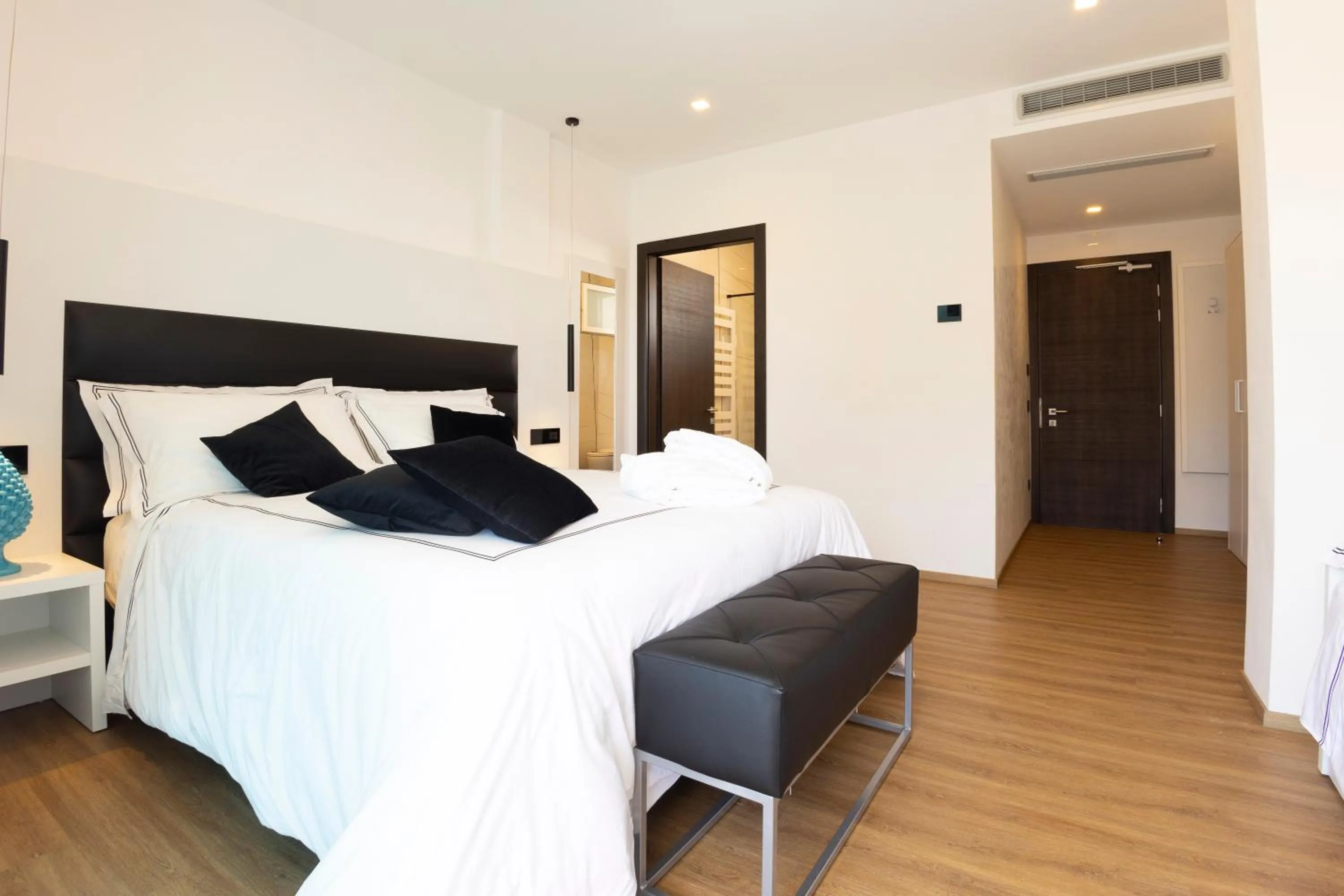 Bed in Popula Rooms & Mediterranean Bay