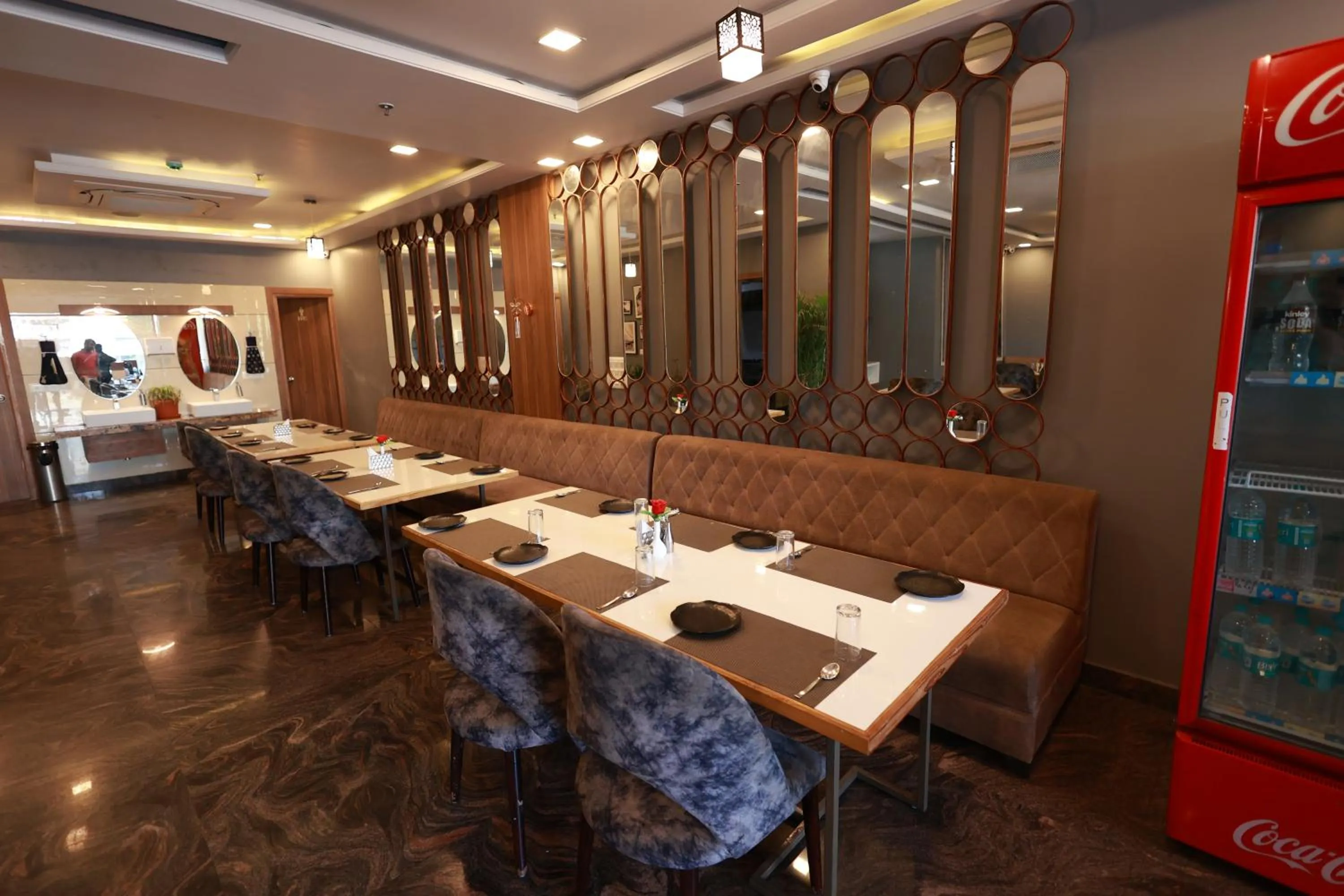 Restaurant/places to eat in Hotel Jai Harsh