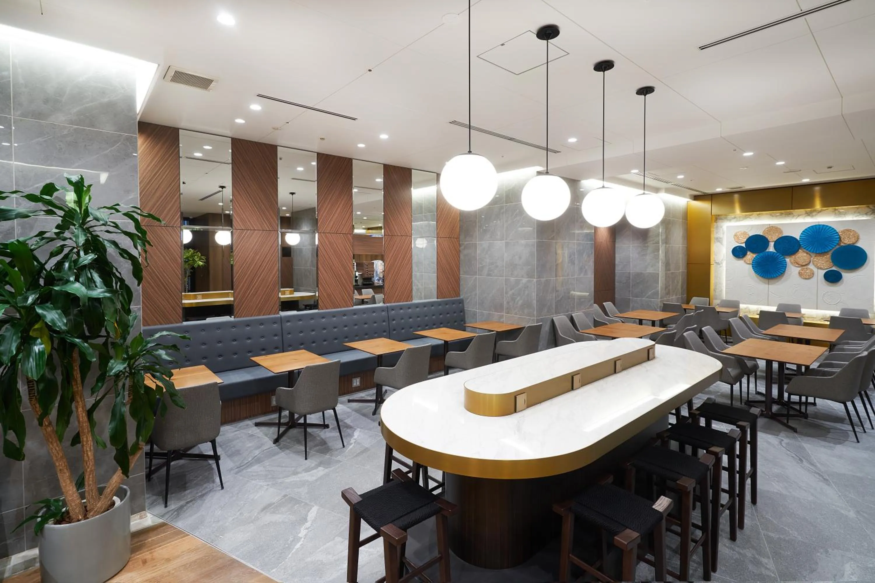 Restaurant/places to eat in Travelodge Honmachi Osaka