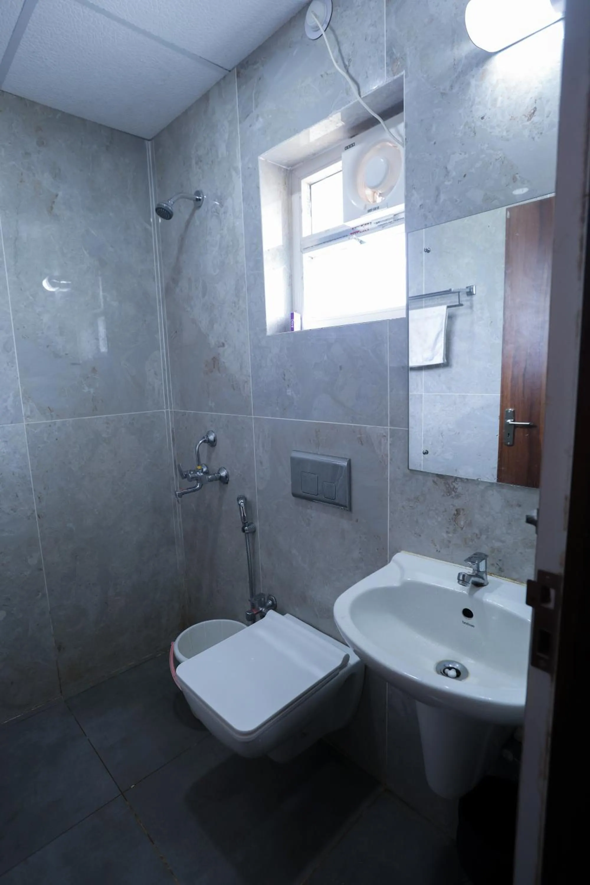 Shower in HOTEL SJ PRIDE