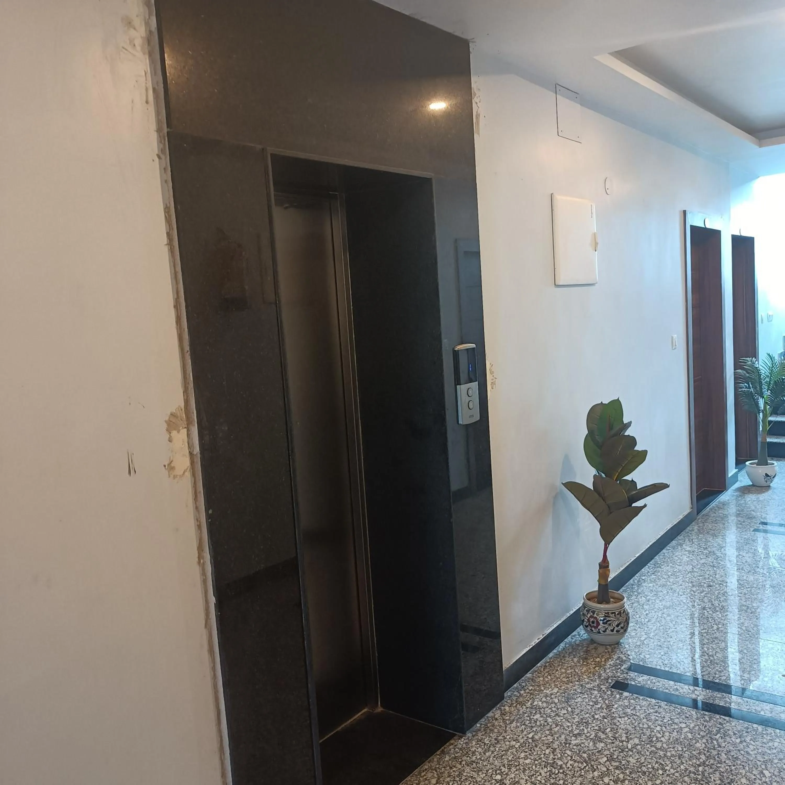 elevator in HOTEL SJ PRIDE