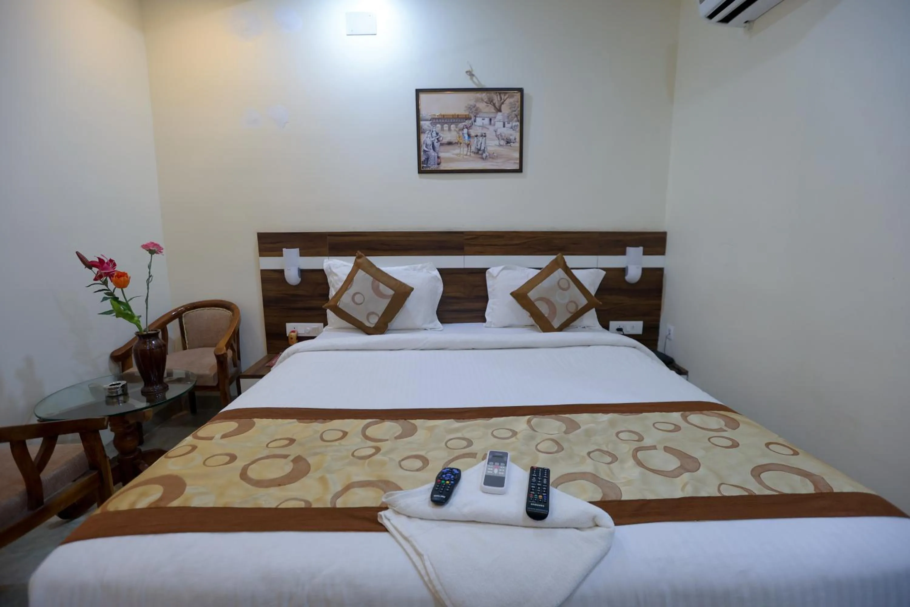 Bed in HOTEL SJ PRIDE