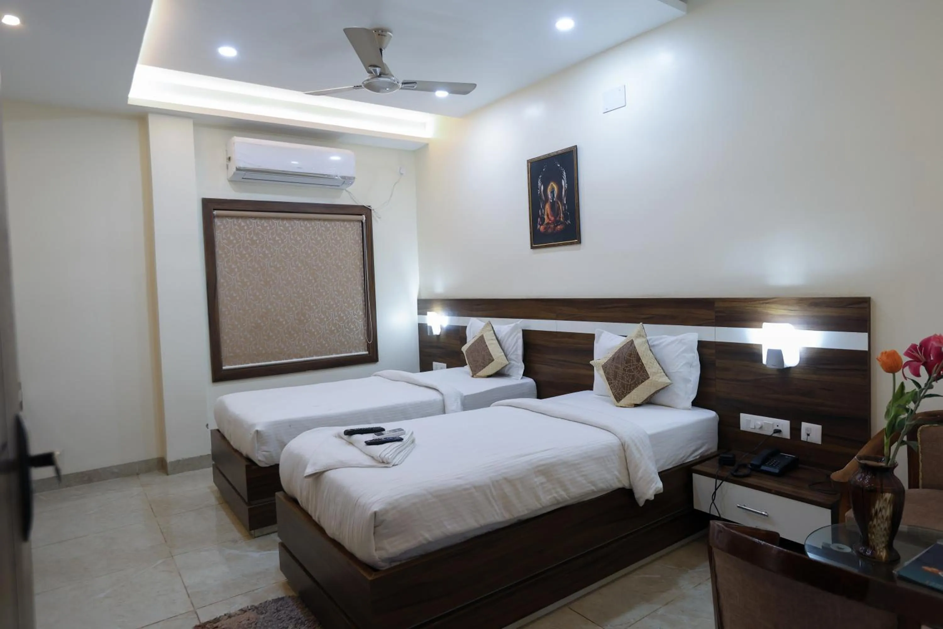 Bed in HOTEL SJ PRIDE