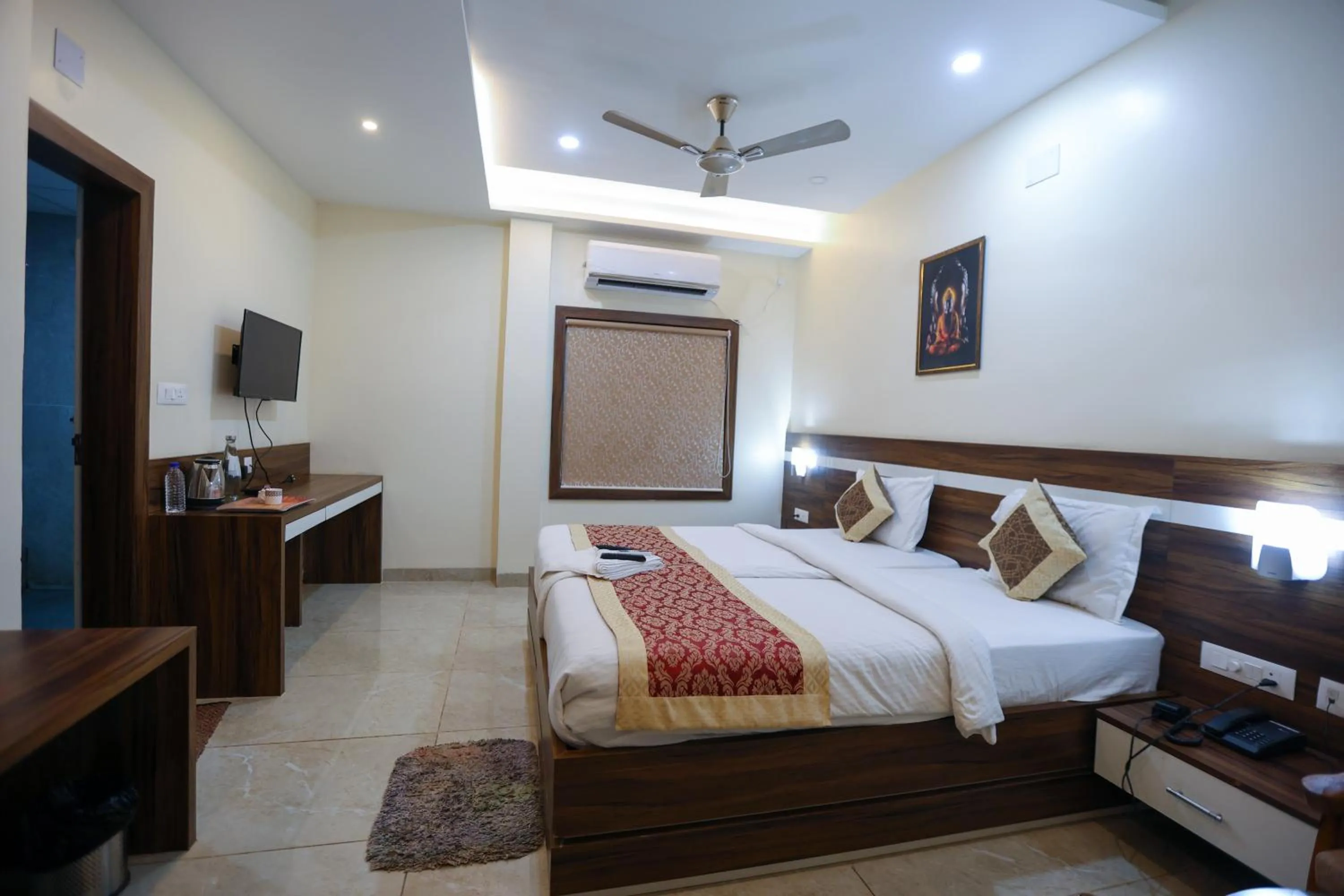 Bed in HOTEL SJ PRIDE