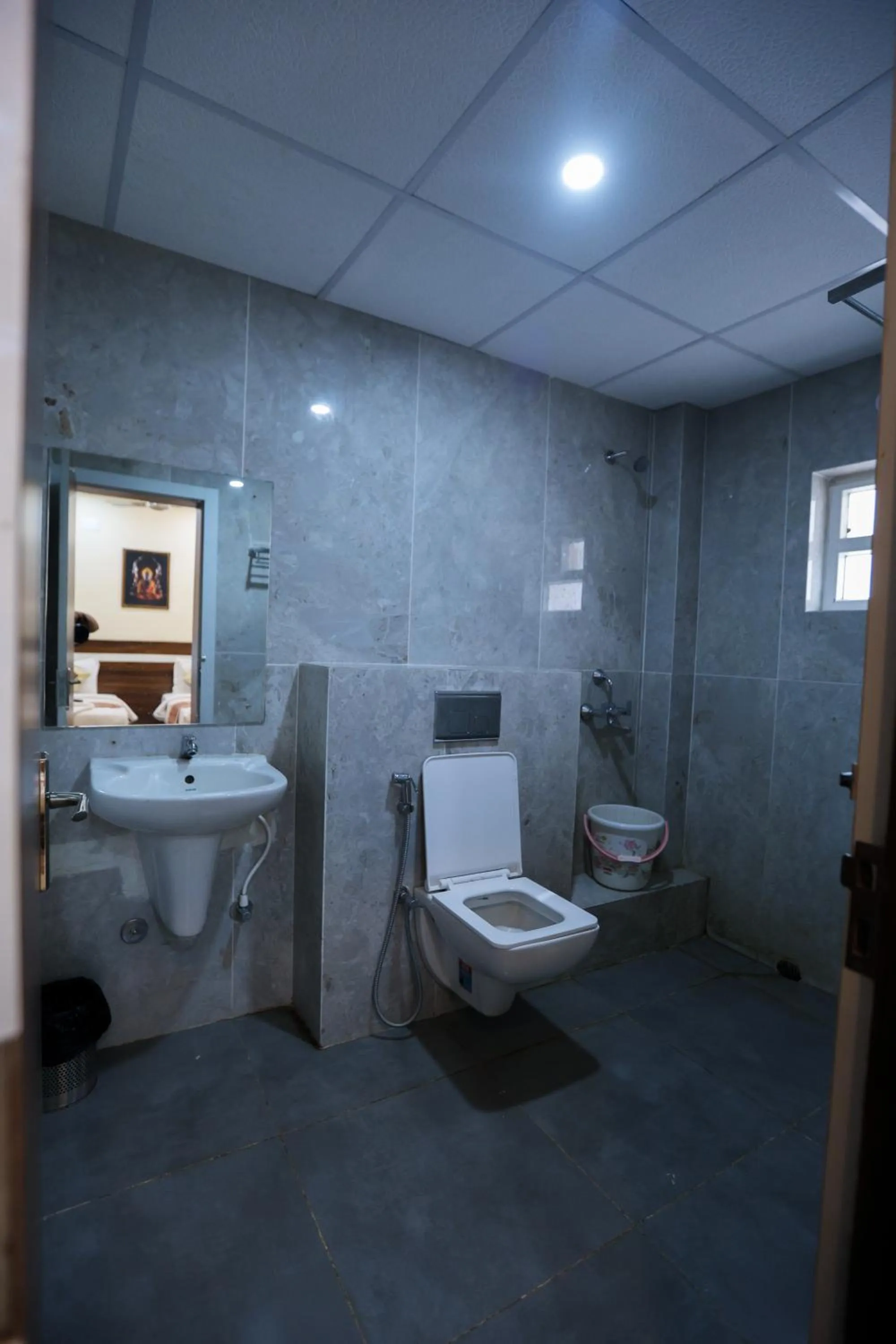 Shower in HOTEL SJ PRIDE