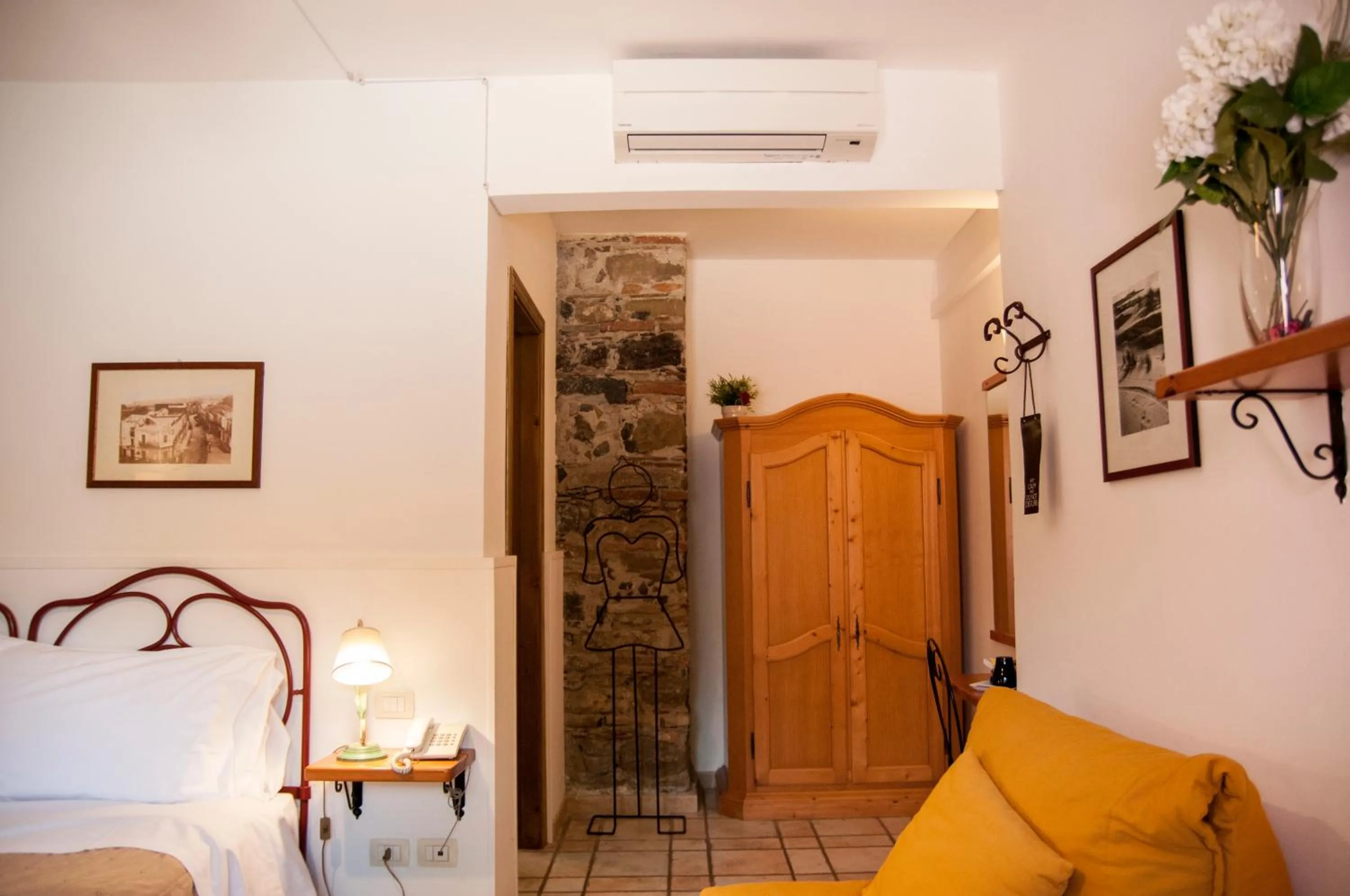 Photo of the whole room, Bed in Antico Borgo Etneo Country Hotel