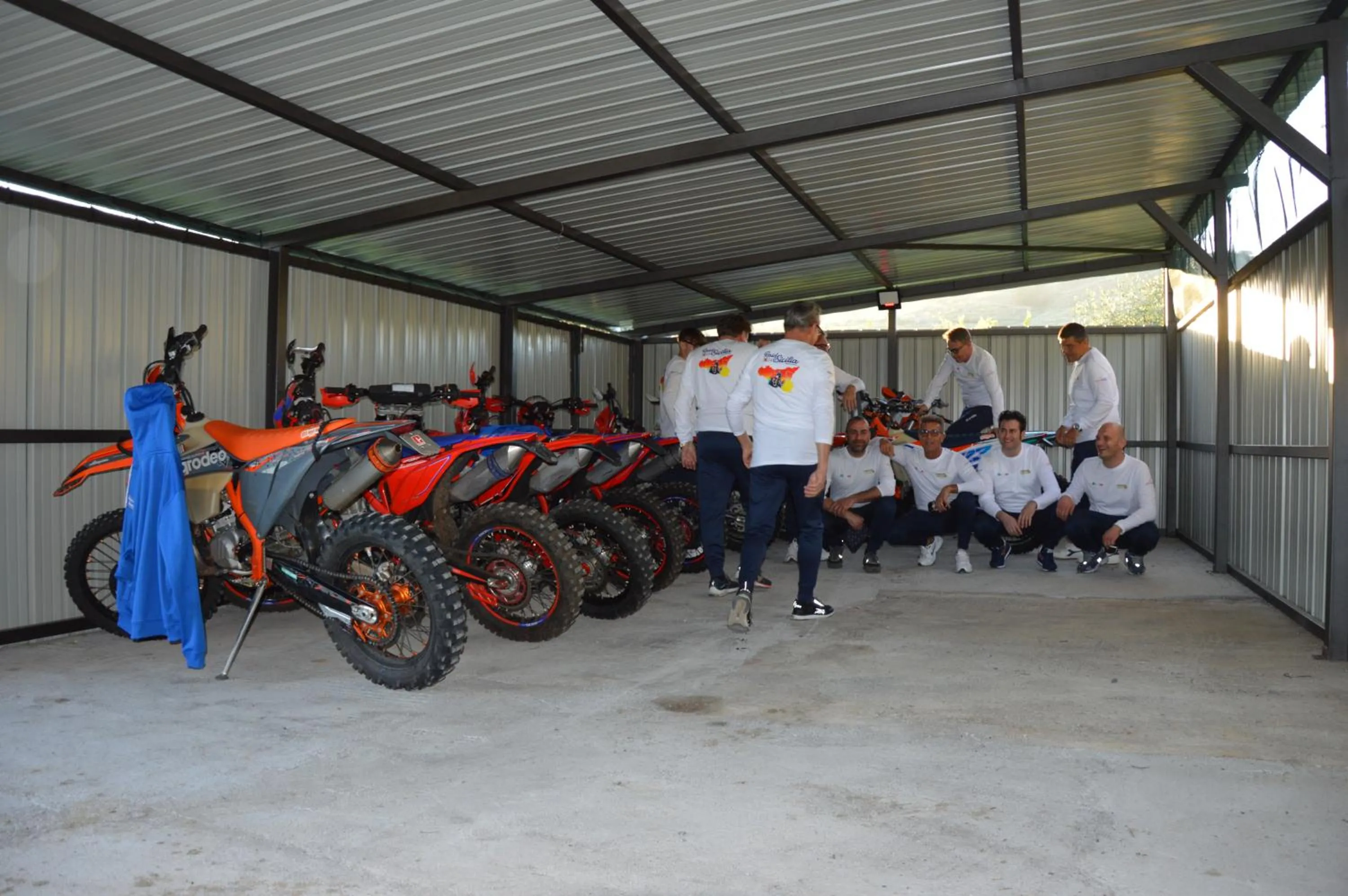 Parking in Antico Borgo Etneo Country Hotel